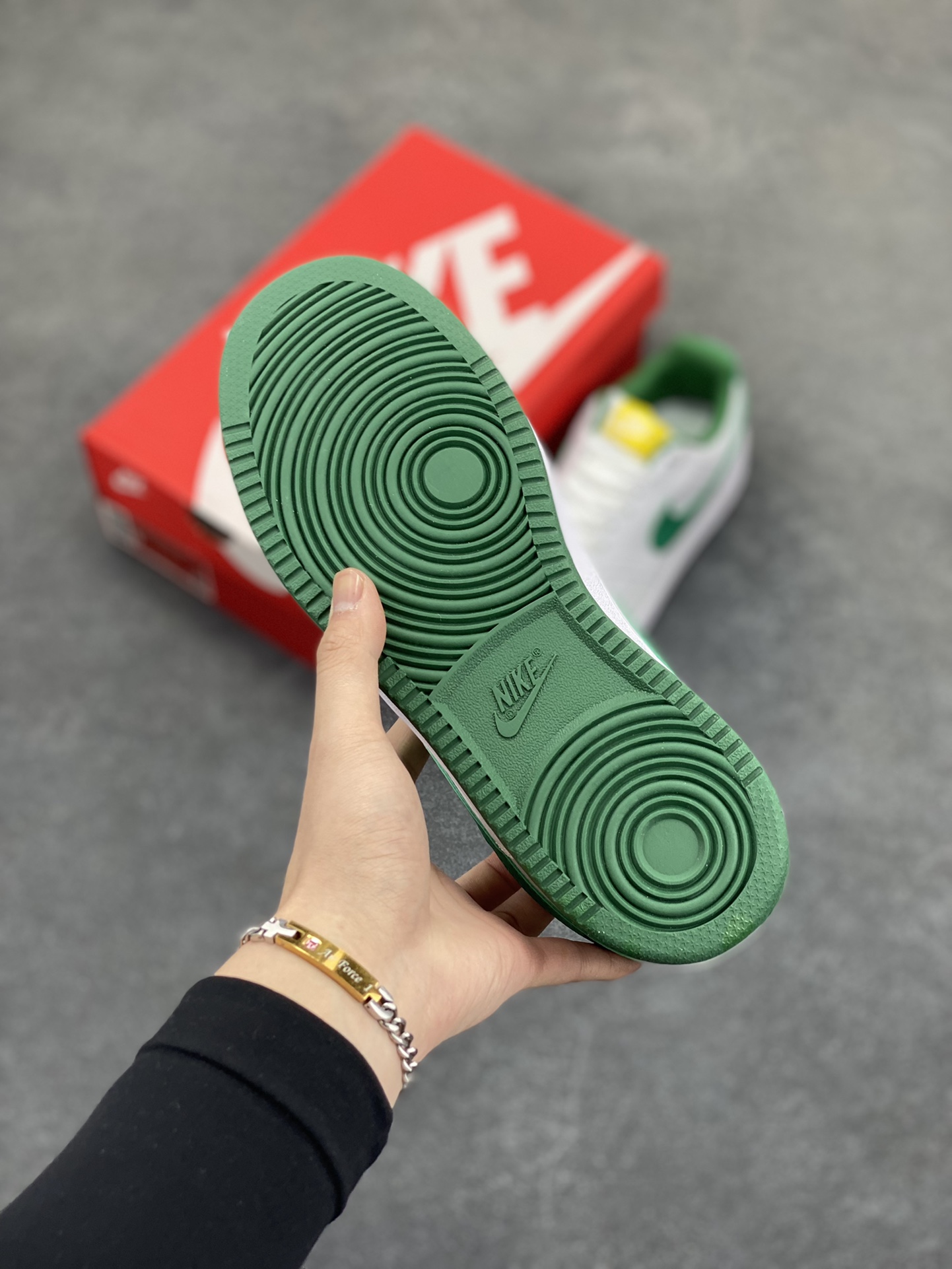 图片[5]-福利特价 Nike Court Borough 低帮百搭透气休闲运动板鞋男女鞋 经典耐用的设计，兼顾舒适脚感和出众风范，演绎匠心之作。结构性的支撑贴合感结合复古篮球设计，塑就场外全明星风范。 货号：FN3447-131 尺码：36 36.5 37.5 38 38.5 39 40 40.5 4142 42.5 43 44 44.5 45-选品中心