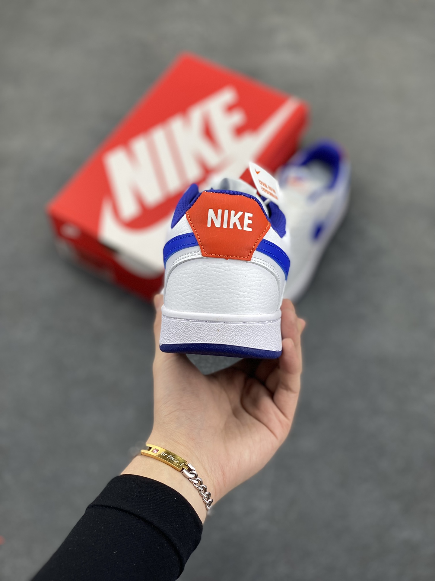 图片[4]-福利特价 Nike Court Borough 低帮百搭透气休闲运动板鞋男女鞋 经典耐用的设计，兼顾舒适脚感和出众风范，演绎匠心之作。结构性的支撑贴合感结合复古篮球设计，塑就场外全明星风范。 货号：DN4243-141 尺码：36 36.5 37.5 38 38.5 39 40 40.5 4142 42.5 43 44 44.5 45-选品中心