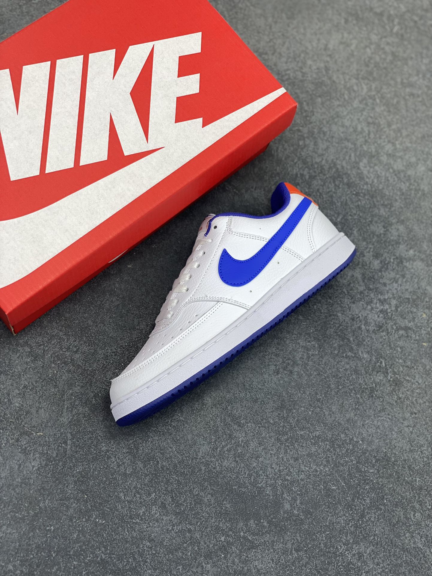 图片[7]-福利特价 Nike Court Borough 低帮百搭透气休闲运动板鞋男女鞋 经典耐用的设计，兼顾舒适脚感和出众风范，演绎匠心之作。结构性的支撑贴合感结合复古篮球设计，塑就场外全明星风范。 货号：DN4243-141 尺码：36 36.5 37.5 38 38.5 39 40 40.5 4142 42.5 43 44 44.5 45-选品中心