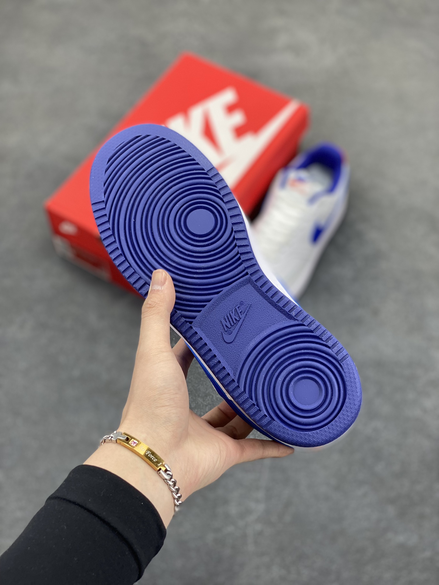 图片[5]-福利特价 Nike Court Borough 低帮百搭透气休闲运动板鞋男女鞋 经典耐用的设计，兼顾舒适脚感和出众风范，演绎匠心之作。结构性的支撑贴合感结合复古篮球设计，塑就场外全明星风范。 货号：DN4243-141 尺码：36 36.5 37.5 38 38.5 39 40 40.5 4142 42.5 43 44 44.5 45-选品中心