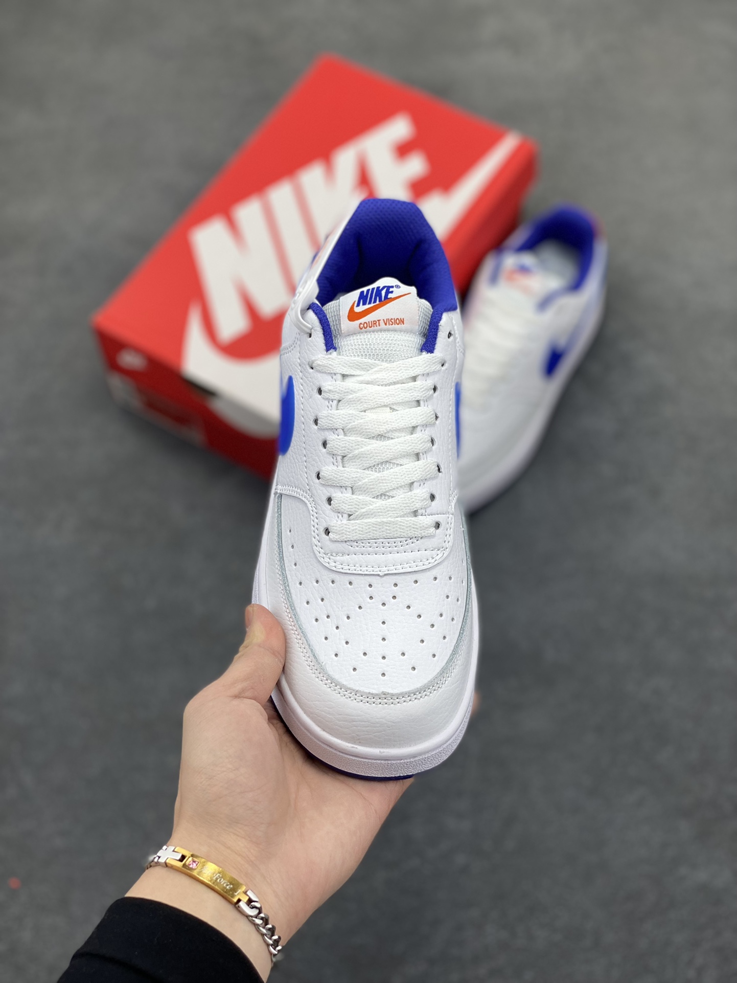 图片[2]-福利特价 Nike Court Borough 低帮百搭透气休闲运动板鞋男女鞋 经典耐用的设计，兼顾舒适脚感和出众风范，演绎匠心之作。结构性的支撑贴合感结合复古篮球设计，塑就场外全明星风范。 货号：DN4243-141 尺码：36 36.5 37.5 38 38.5 39 40 40.5 4142 42.5 43 44 44.5 45-选品中心