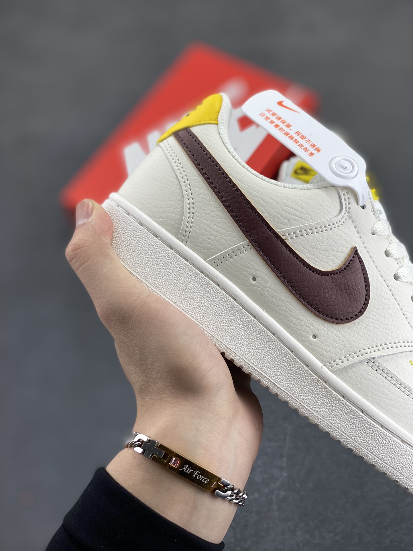 图片[6]-福利特价 Nike Court Borough 低帮百搭透气休闲运动板鞋男女鞋 经典耐用的设计，兼顾舒适脚感和出众风范，演绎匠心之作。结构性的支撑贴合感结合复古篮球设计，塑就场外全明星风范。 货号：CD5434-117 尺码：36 36.5 37.5 38 38.5 39 40 40.5 4142 42.5 43 44 44.5 45-选品中心