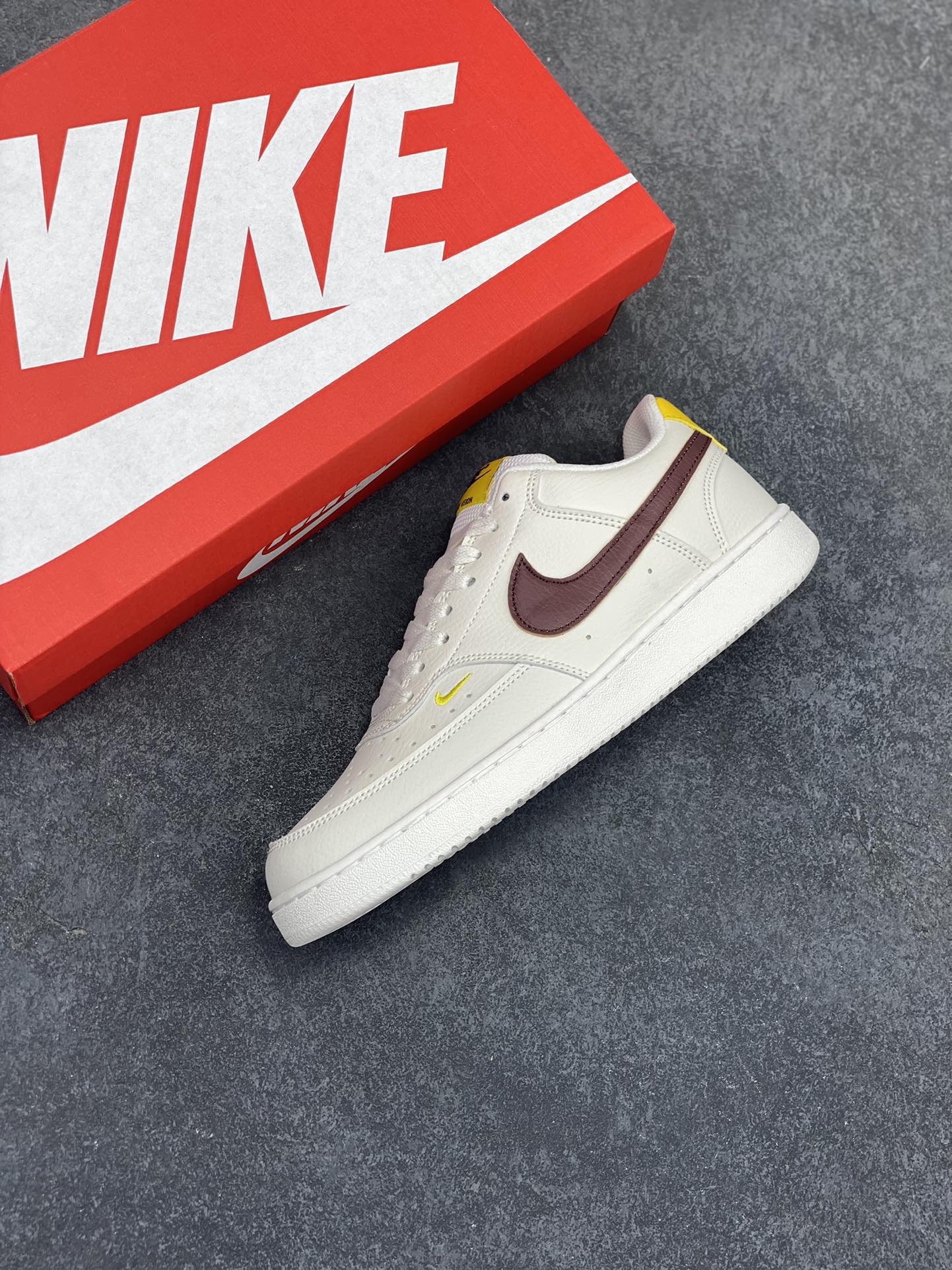 图片[7]-福利特价 Nike Court Borough 低帮百搭透气休闲运动板鞋男女鞋 经典耐用的设计，兼顾舒适脚感和出众风范，演绎匠心之作。结构性的支撑贴合感结合复古篮球设计，塑就场外全明星风范。 货号：CD5434-117 尺码：36 36.5 37.5 38 38.5 39 40 40.5 4142 42.5 43 44 44.5 45-选品中心