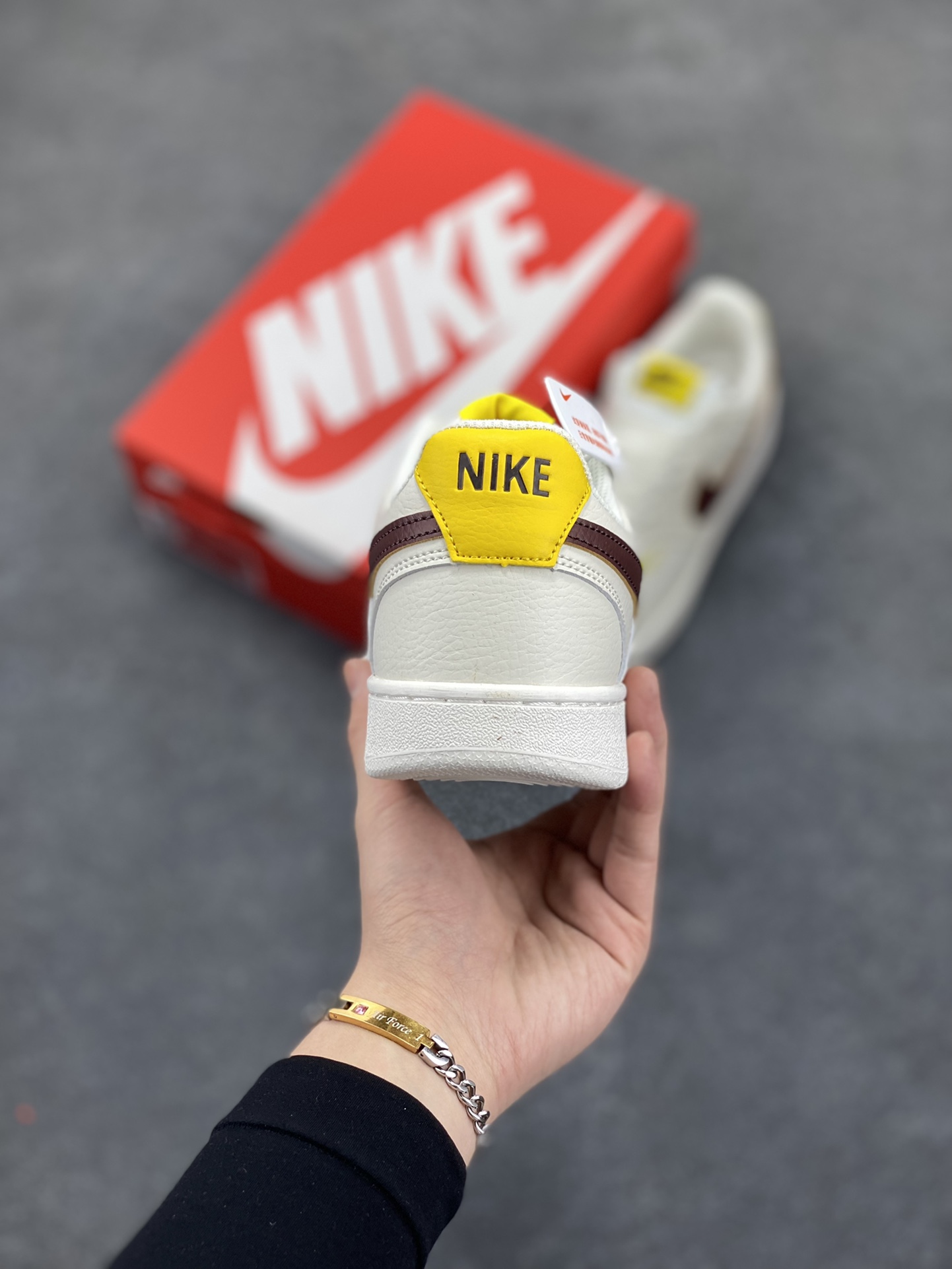 图片[4]-福利特价 Nike Court Borough 低帮百搭透气休闲运动板鞋男女鞋 经典耐用的设计，兼顾舒适脚感和出众风范，演绎匠心之作。结构性的支撑贴合感结合复古篮球设计，塑就场外全明星风范。 货号：CD5434-117 尺码：36 36.5 37.5 38 38.5 39 40 40.5 4142 42.5 43 44 44.5 45-选品中心