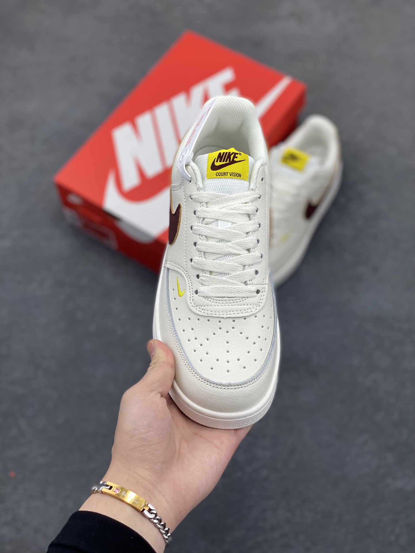 图片[2]-福利特价 Nike Court Borough 低帮百搭透气休闲运动板鞋男女鞋 经典耐用的设计，兼顾舒适脚感和出众风范，演绎匠心之作。结构性的支撑贴合感结合复古篮球设计，塑就场外全明星风范。 货号：CD5434-117 尺码：36 36.5 37.5 38 38.5 39 40 40.5 4142 42.5 43 44 44.5 45-选品中心