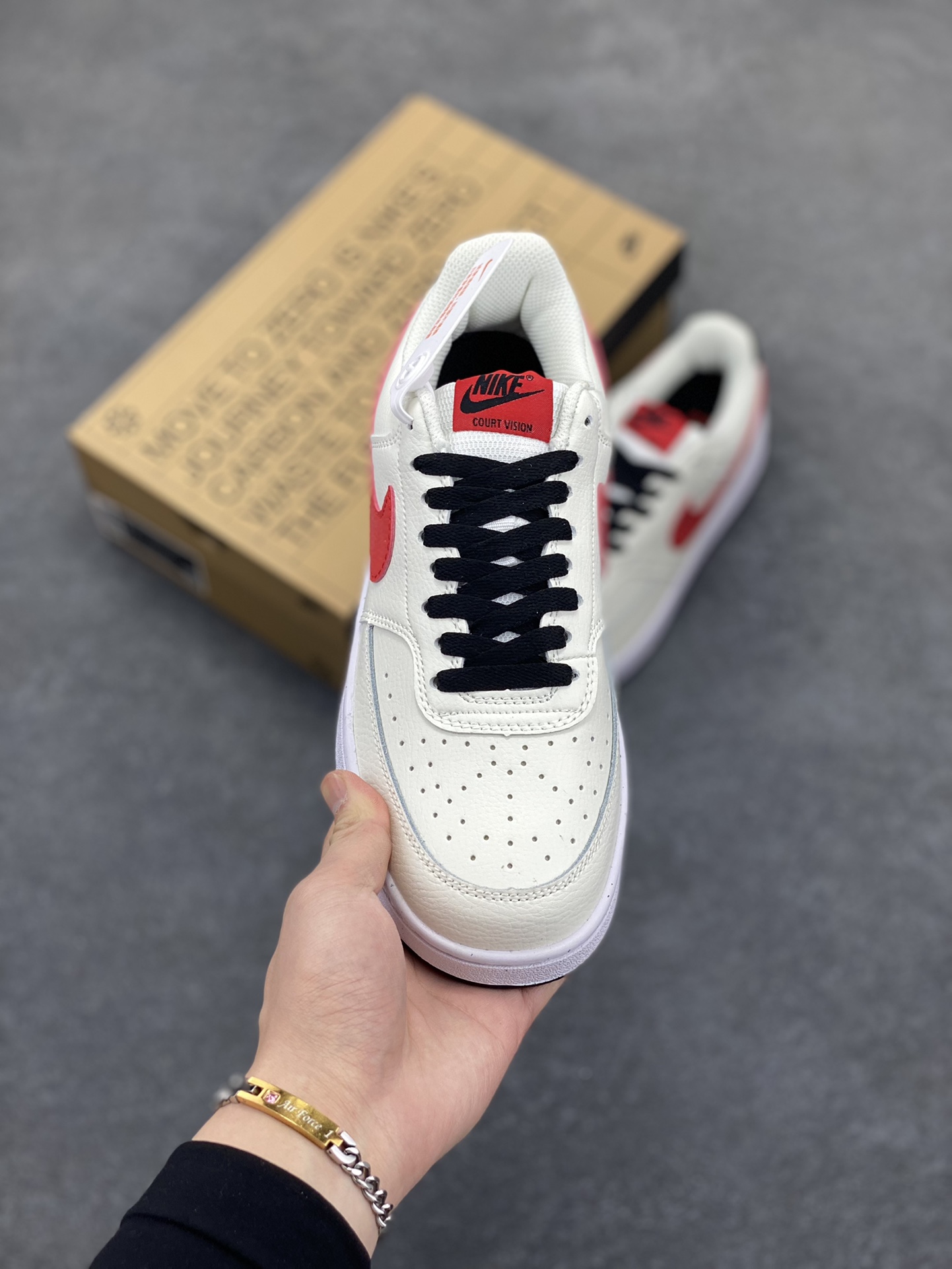 图片[2]-福利特价 Nike Court Borough 低帮百搭透气休闲运动板鞋男女鞋 经典耐用的设计，兼顾舒适脚感和出众风范，演绎匠心之作。结构性的支撑贴合感结合复古篮球设计，塑就场外全明星风范。 货号：DH2987-102 尺码：36 36.5 37.5 38 38.5 39 40 40.5 4142 42.5 43 44 44.5 45-选品中心