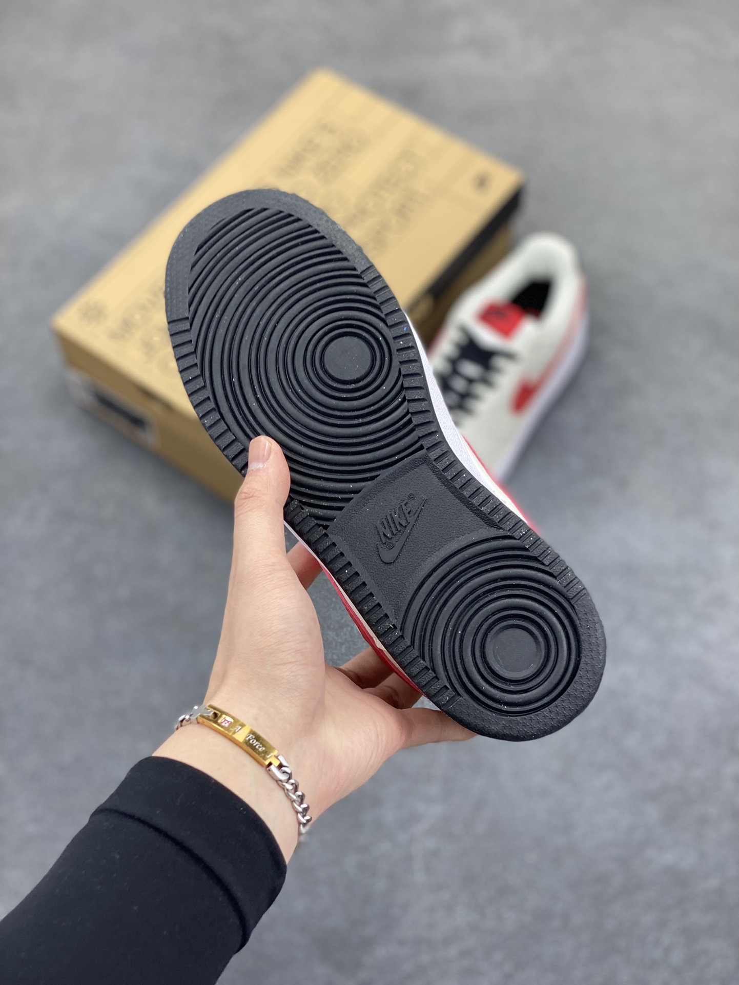 图片[5]-福利特价 Nike Court Borough 低帮百搭透气休闲运动板鞋男女鞋 经典耐用的设计，兼顾舒适脚感和出众风范，演绎匠心之作。结构性的支撑贴合感结合复古篮球设计，塑就场外全明星风范。 货号：DH2987-102 尺码：36 36.5 37.5 38 38.5 39 40 40.5 4142 42.5 43 44 44.5 45-选品中心