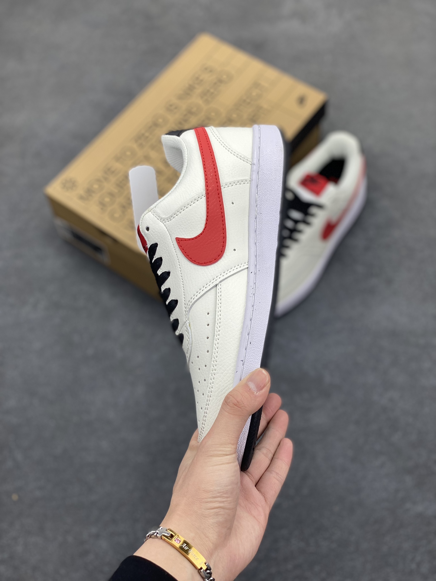 图片[3]-福利特价 Nike Court Borough 低帮百搭透气休闲运动板鞋男女鞋 经典耐用的设计，兼顾舒适脚感和出众风范，演绎匠心之作。结构性的支撑贴合感结合复古篮球设计，塑就场外全明星风范。 货号：DH2987-102 尺码：36 36.5 37.5 38 38.5 39 40 40.5 4142 42.5 43 44 44.5 45-选品中心