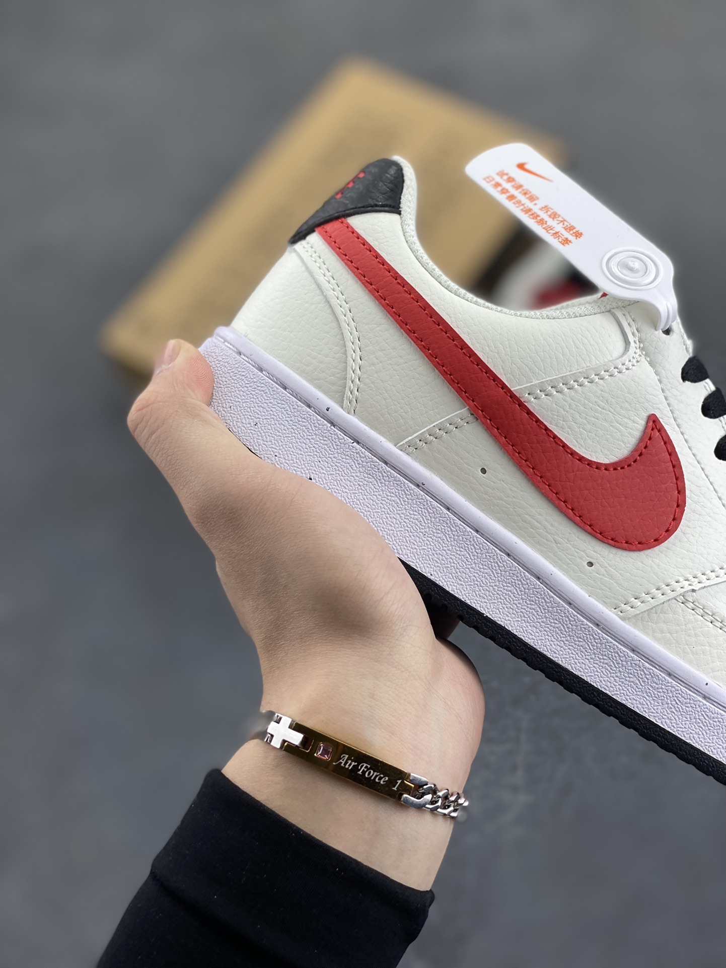 图片[6]-福利特价 Nike Court Borough 低帮百搭透气休闲运动板鞋男女鞋 经典耐用的设计，兼顾舒适脚感和出众风范，演绎匠心之作。结构性的支撑贴合感结合复古篮球设计，塑就场外全明星风范。 货号：DH2987-102 尺码：36 36.5 37.5 38 38.5 39 40 40.5 4142 42.5 43 44 44.5 45-选品中心