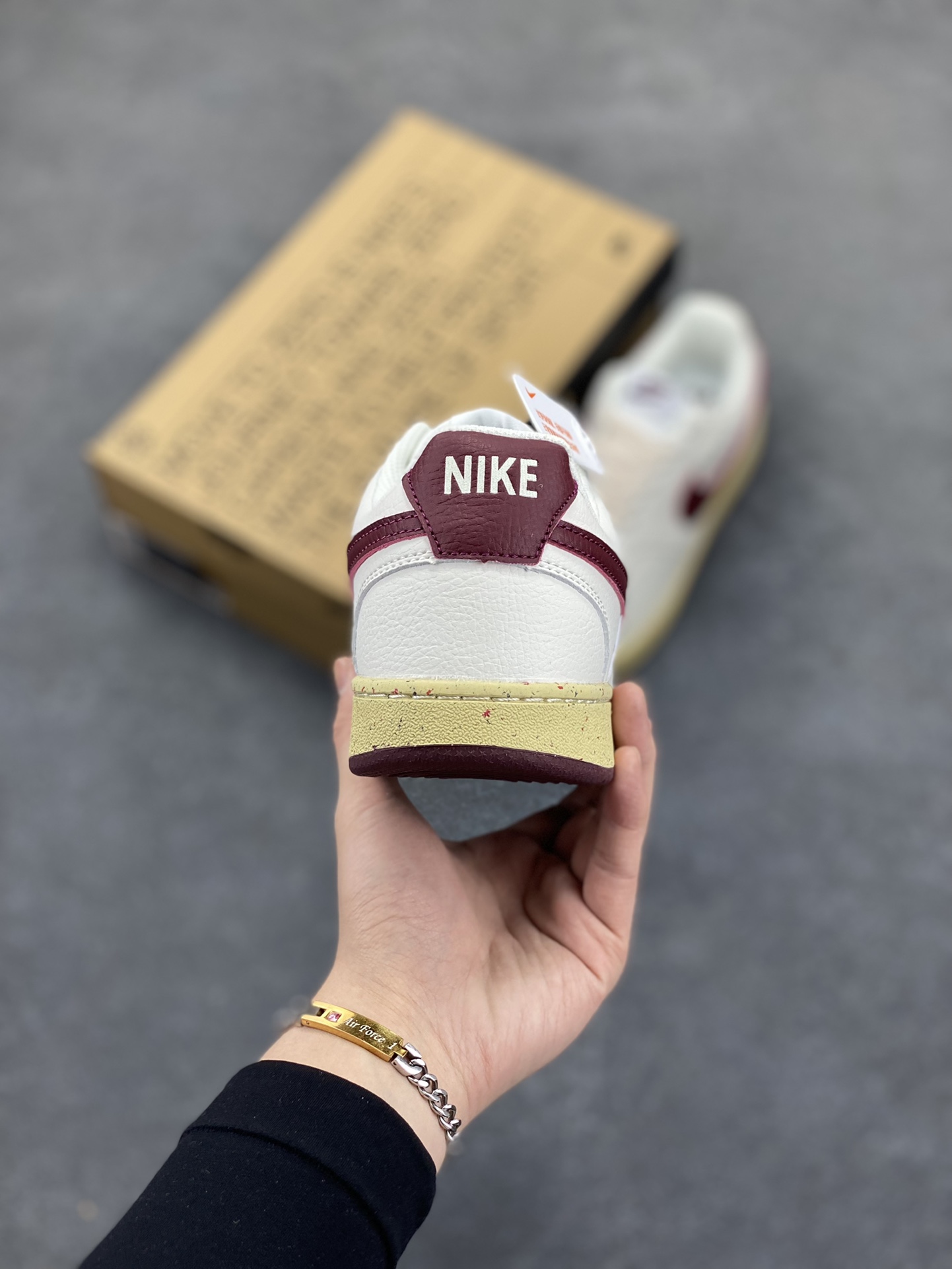 图片[4]-福利特价 Nike Court Borough 低帮百搭透气休闲运动板鞋男女鞋 经典耐用的设计，兼顾舒适脚感和出众风范，演绎匠心之作。结构性的支撑贴合感结合复古篮球设计，塑就场外全明星风范。 货号：FB8942-133 尺码：36 36.5 37.5 38 38.5 39 40 40.5 4142 42.5 43 44 44.5 45-选品中心