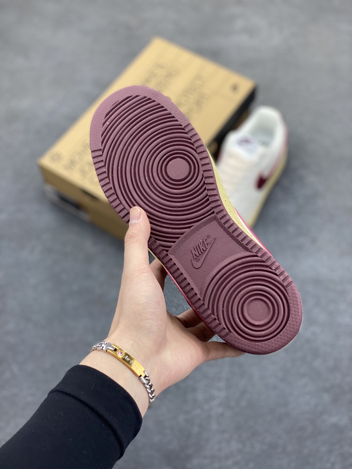 图片[5]-福利特价 Nike Court Borough 低帮百搭透气休闲运动板鞋男女鞋 经典耐用的设计，兼顾舒适脚感和出众风范，演绎匠心之作。结构性的支撑贴合感结合复古篮球设计，塑就场外全明星风范。 货号：FB8942-133 尺码：36 36.5 37.5 38 38.5 39 40 40.5 4142 42.5 43 44 44.5 45-选品中心