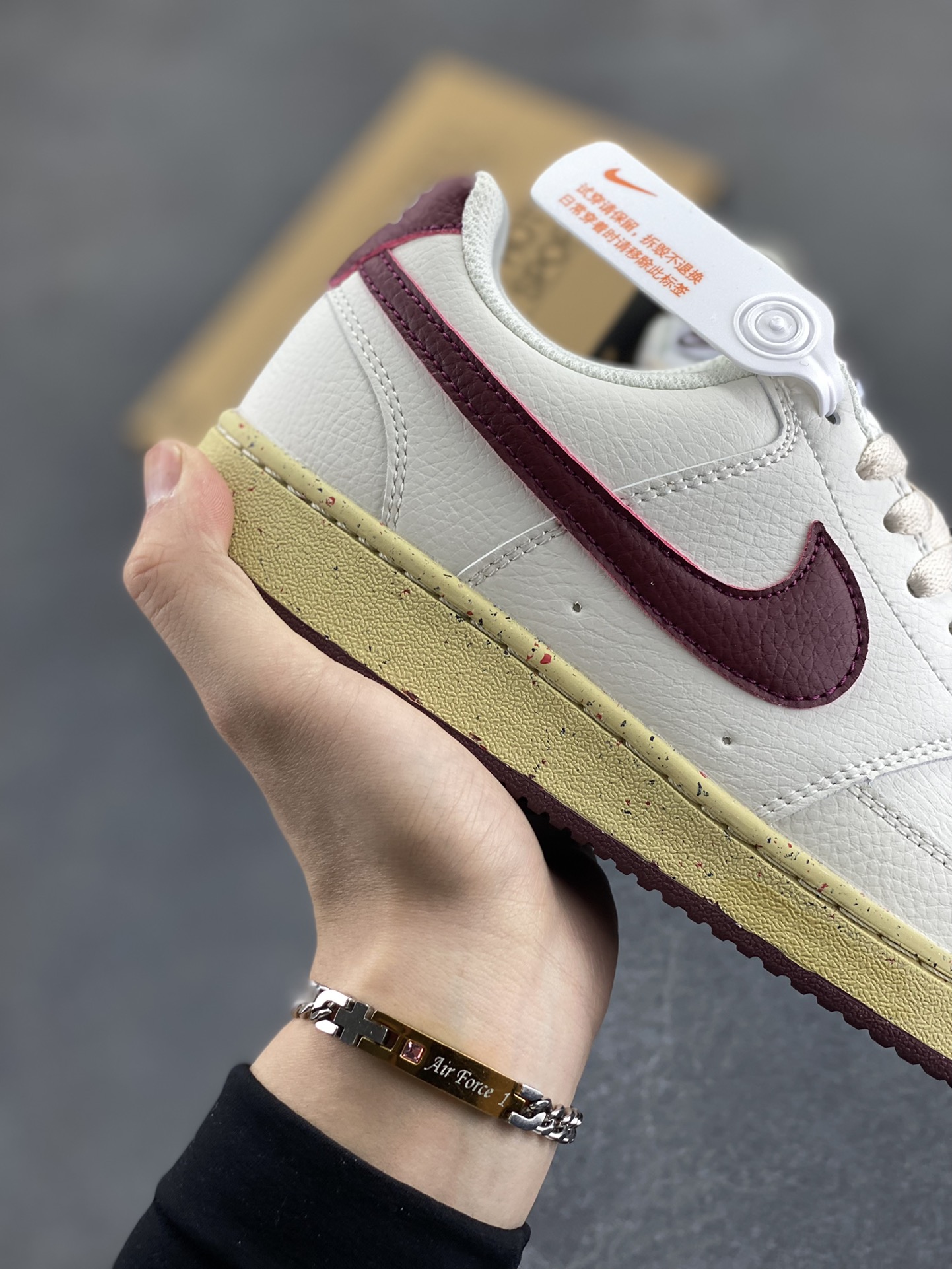 图片[6]-福利特价 Nike Court Borough 低帮百搭透气休闲运动板鞋男女鞋 经典耐用的设计，兼顾舒适脚感和出众风范，演绎匠心之作。结构性的支撑贴合感结合复古篮球设计，塑就场外全明星风范。 货号：FB8942-133 尺码：36 36.5 37.5 38 38.5 39 40 40.5 4142 42.5 43 44 44.5 45-选品中心