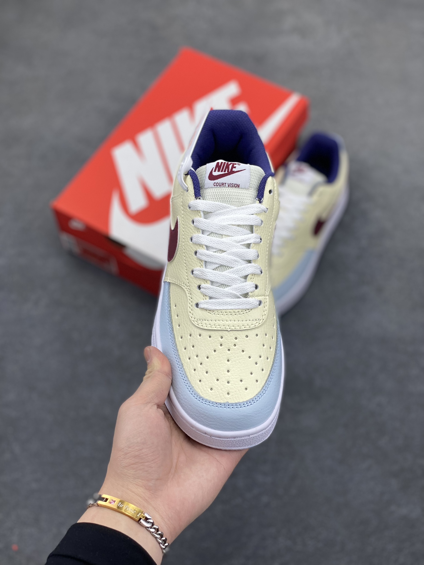 图片[2]-福利特价 Nike Court Borough 低帮百搭透气休闲运动板鞋男女鞋 经典耐用的设计，兼顾舒适脚感和出众风范，演绎匠心之作。结构性的支撑贴合感结合复古篮球设计，塑就场外全明星风范。 货号：FV8114-161 尺码：36 36.5 37.5 38 38.5 39 40 40.5 4142 42.5 43 44 44.5 45-选品中心