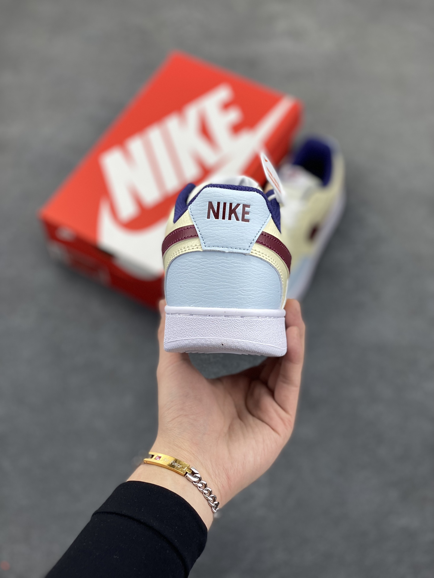 图片[4]-福利特价 Nike Court Borough 低帮百搭透气休闲运动板鞋男女鞋 经典耐用的设计，兼顾舒适脚感和出众风范，演绎匠心之作。结构性的支撑贴合感结合复古篮球设计，塑就场外全明星风范。 货号：FV8114-161 尺码：36 36.5 37.5 38 38.5 39 40 40.5 4142 42.5 43 44 44.5 45-选品中心