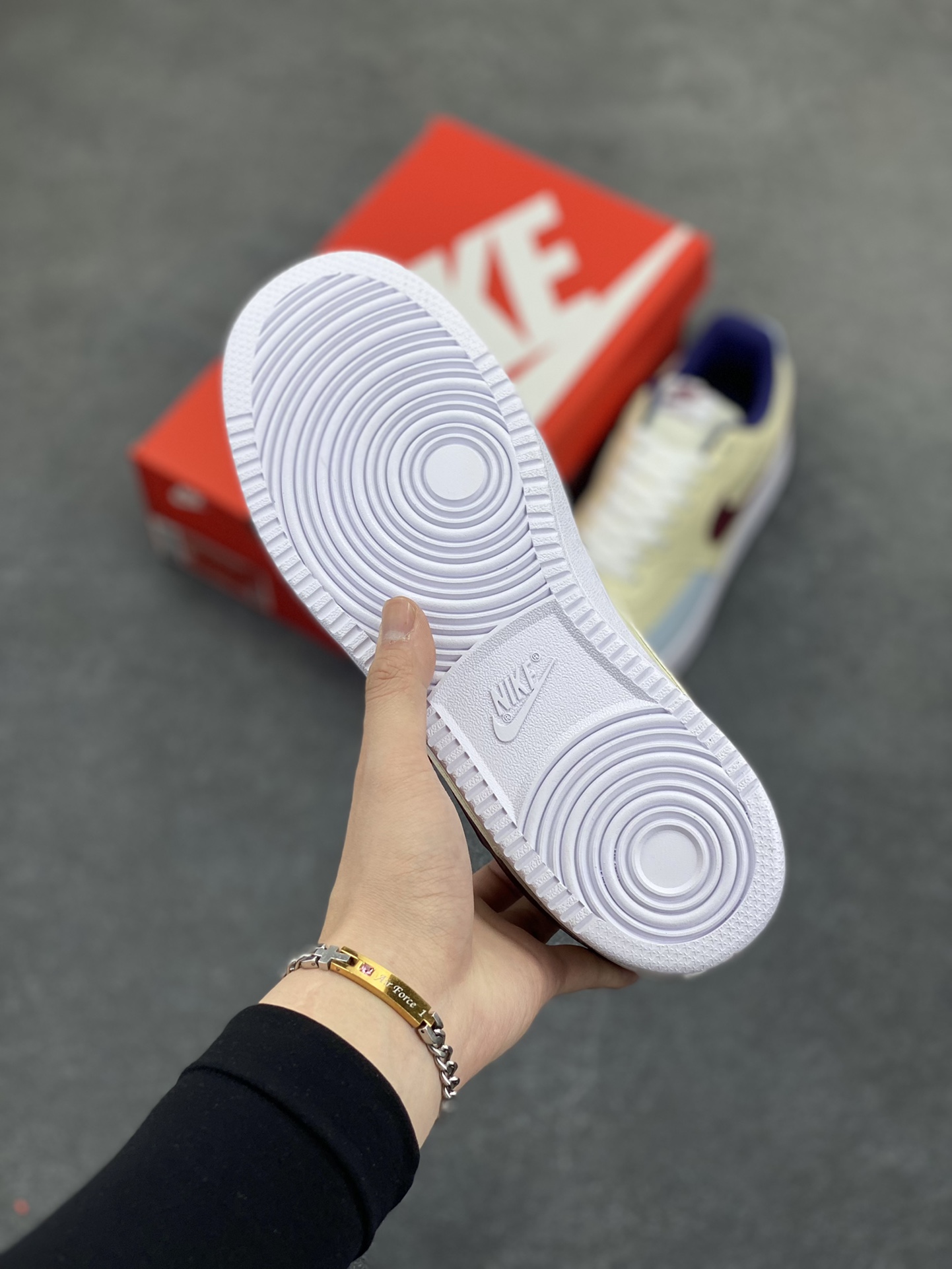 图片[5]-福利特价 Nike Court Borough 低帮百搭透气休闲运动板鞋男女鞋 经典耐用的设计，兼顾舒适脚感和出众风范，演绎匠心之作。结构性的支撑贴合感结合复古篮球设计，塑就场外全明星风范。 货号：FV8114-161 尺码：36 36.5 37.5 38 38.5 39 40 40.5 4142 42.5 43 44 44.5 45-选品中心