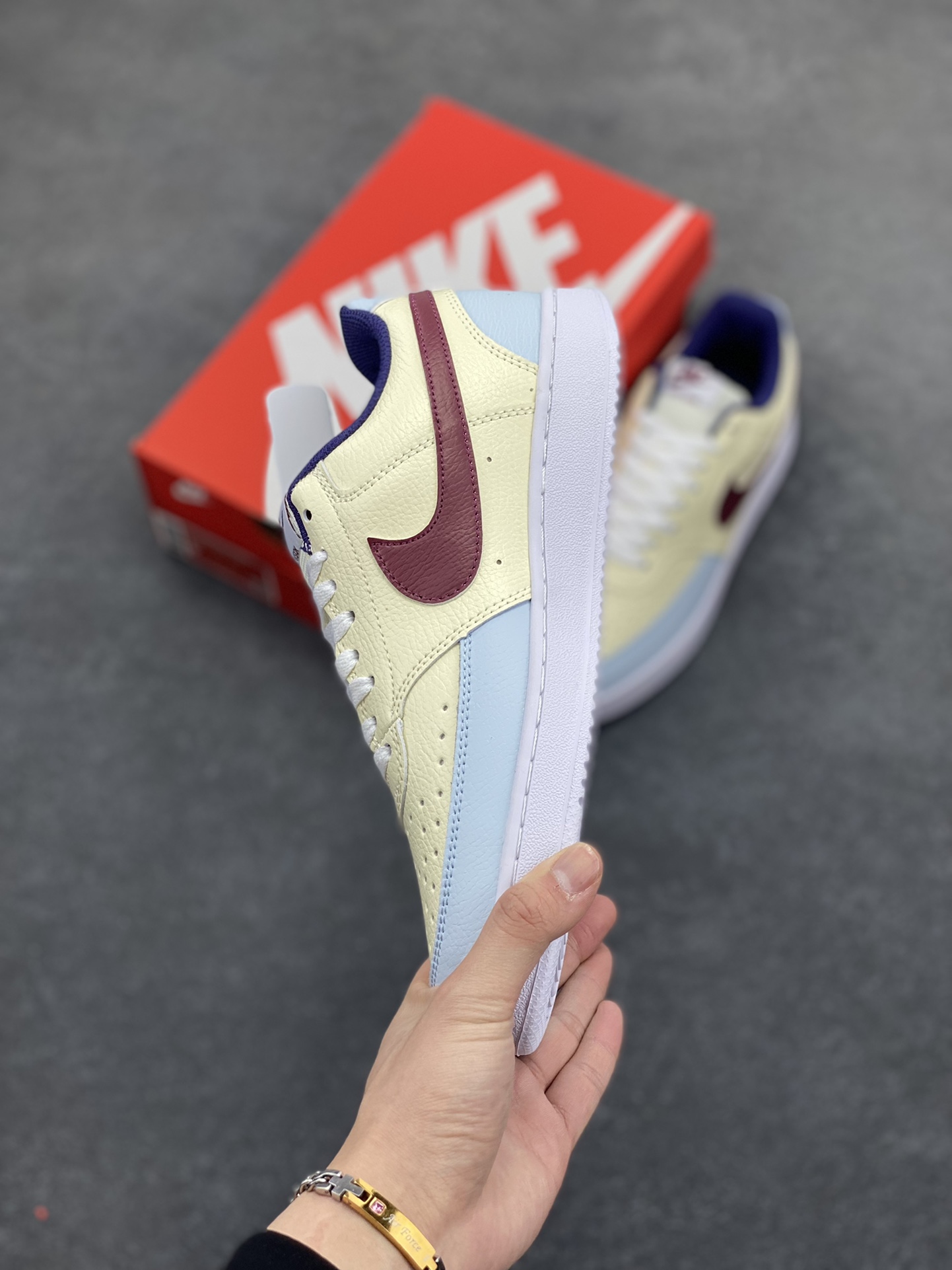 图片[3]-福利特价 Nike Court Borough 低帮百搭透气休闲运动板鞋男女鞋 经典耐用的设计，兼顾舒适脚感和出众风范，演绎匠心之作。结构性的支撑贴合感结合复古篮球设计，塑就场外全明星风范。 货号：FV8114-161 尺码：36 36.5 37.5 38 38.5 39 40 40.5 4142 42.5 43 44 44.5 45-选品中心