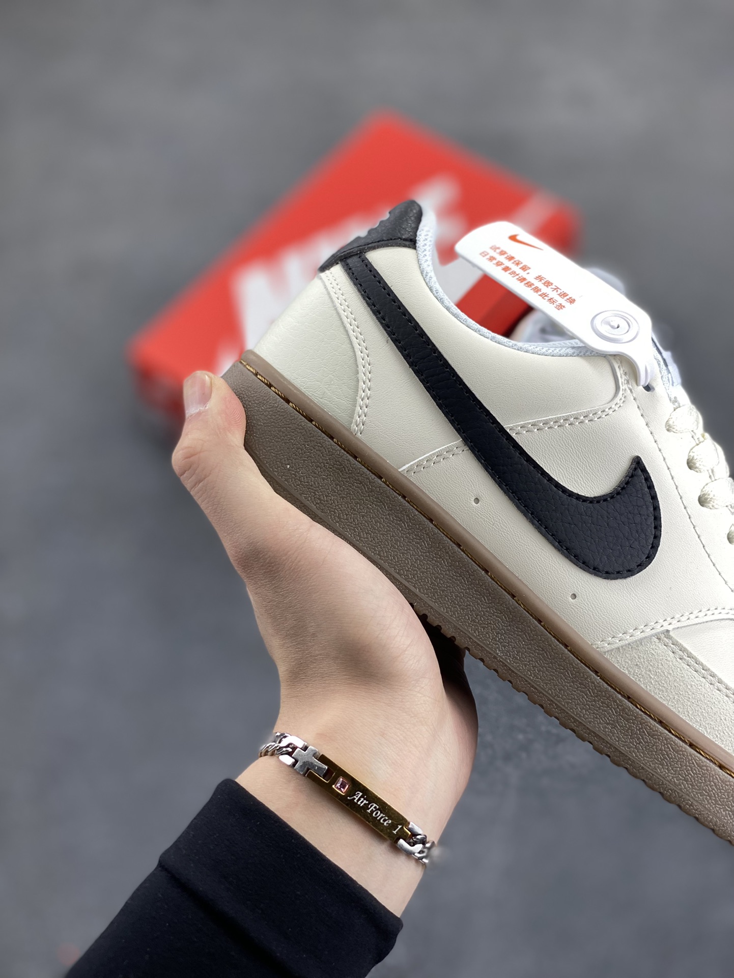 图片[6]-福利特价 Nike Court Borough 低帮百搭透气休闲运动板鞋男女鞋 经典耐用的设计，兼顾舒适脚感和出众风范，演绎匠心之作。结构性的支撑贴合感结合复古篮球设计，塑就场外全明星风范。 货号：FQ8075-133 尺码：36 36.5 37.5 38 38.5 39 40 40.5 4142 42.5 43 44 44.5 45-选品中心