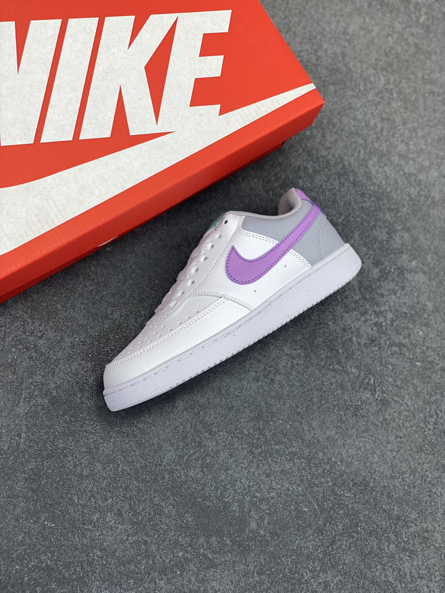 图片[7]-福利特价 Nike Court Borough 低帮百搭透气休闲运动板鞋男女鞋 经典耐用的设计，兼顾舒适脚感和出众风范，演绎匠心之作。结构性的支撑贴合感结合复古篮球设计，塑就场外全明星风范。 货号：FN7141-100 尺码：36 36.5 37.5 38 38.5 39 40 40.5 4142 42.5 43 44 44.5 45-选品中心