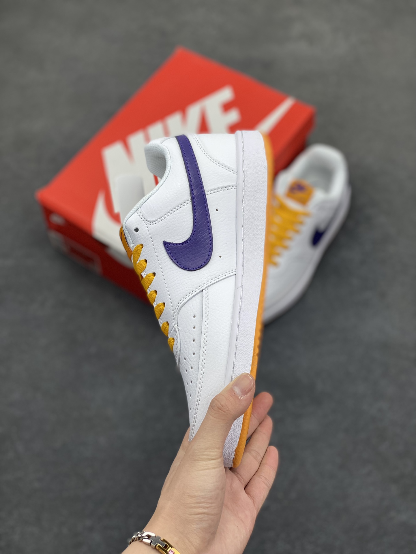 图片[3]-福利特价 Nike Court Borough 低帮百搭透气休闲运动板鞋男女鞋 经典耐用的设计，兼顾舒适脚感和出众风范，演绎匠心之作。结构性的支撑贴合感结合复古篮球设计，塑就场外全明星风范。 货号：DM1187-103 尺码：36 36.5 37.5 38 38.5 39 40 40.5 4142 42.5 43 44 44.5 45-选品中心