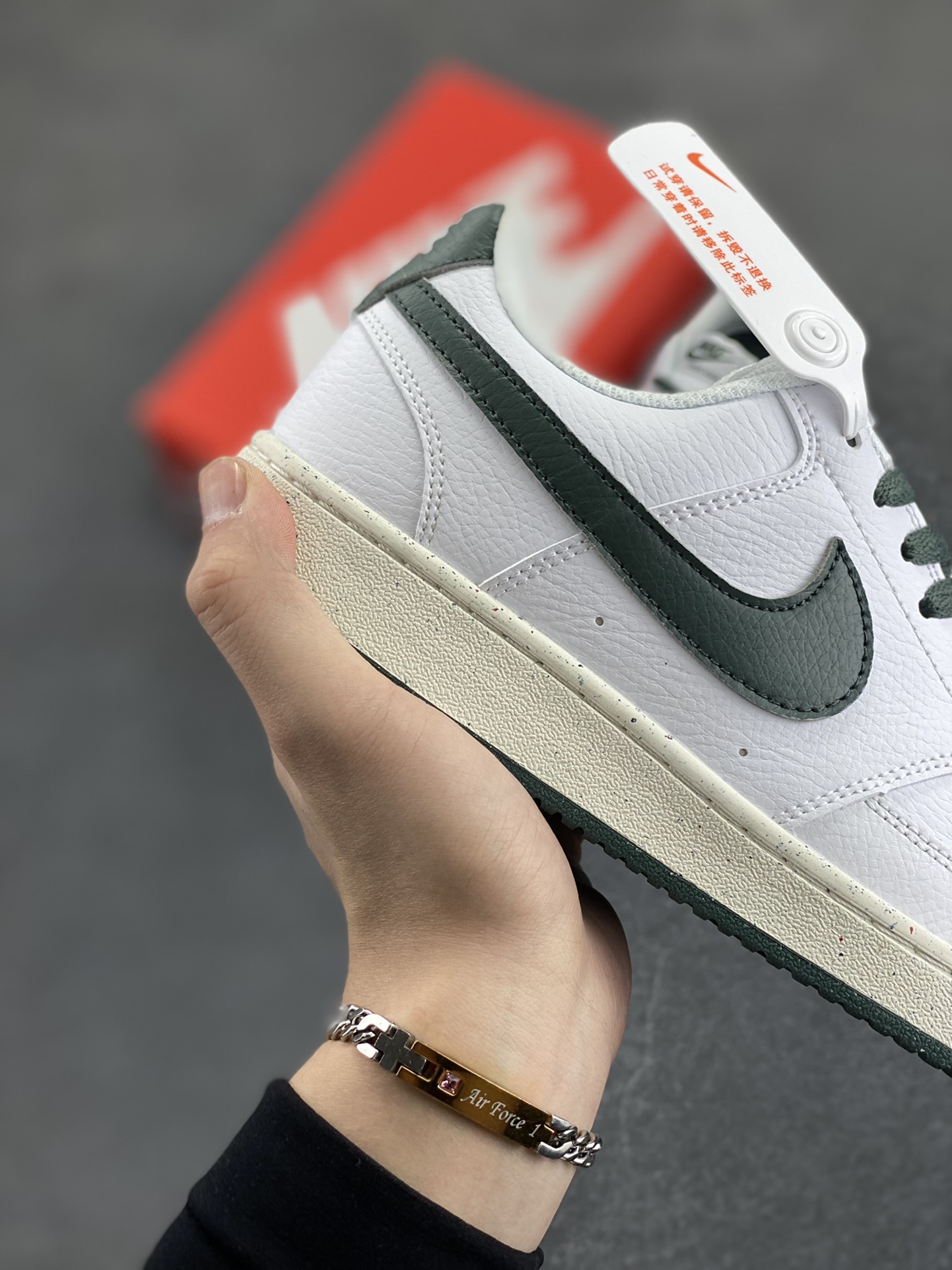 图片[6]-福利特价 Nike Court Borough 低帮百搭透气休闲运动板鞋男女鞋 经典耐用的设计，兼顾舒适脚感和出众风范，演绎匠心之作。结构性的支撑贴合感结合复古篮球设计，塑就场外全明星风范。 货号：FV9952-101 尺码：36 36.5 37.5 38 38.5 39 40 40.5 4142 42.5 43 44 44.5 45-选品中心