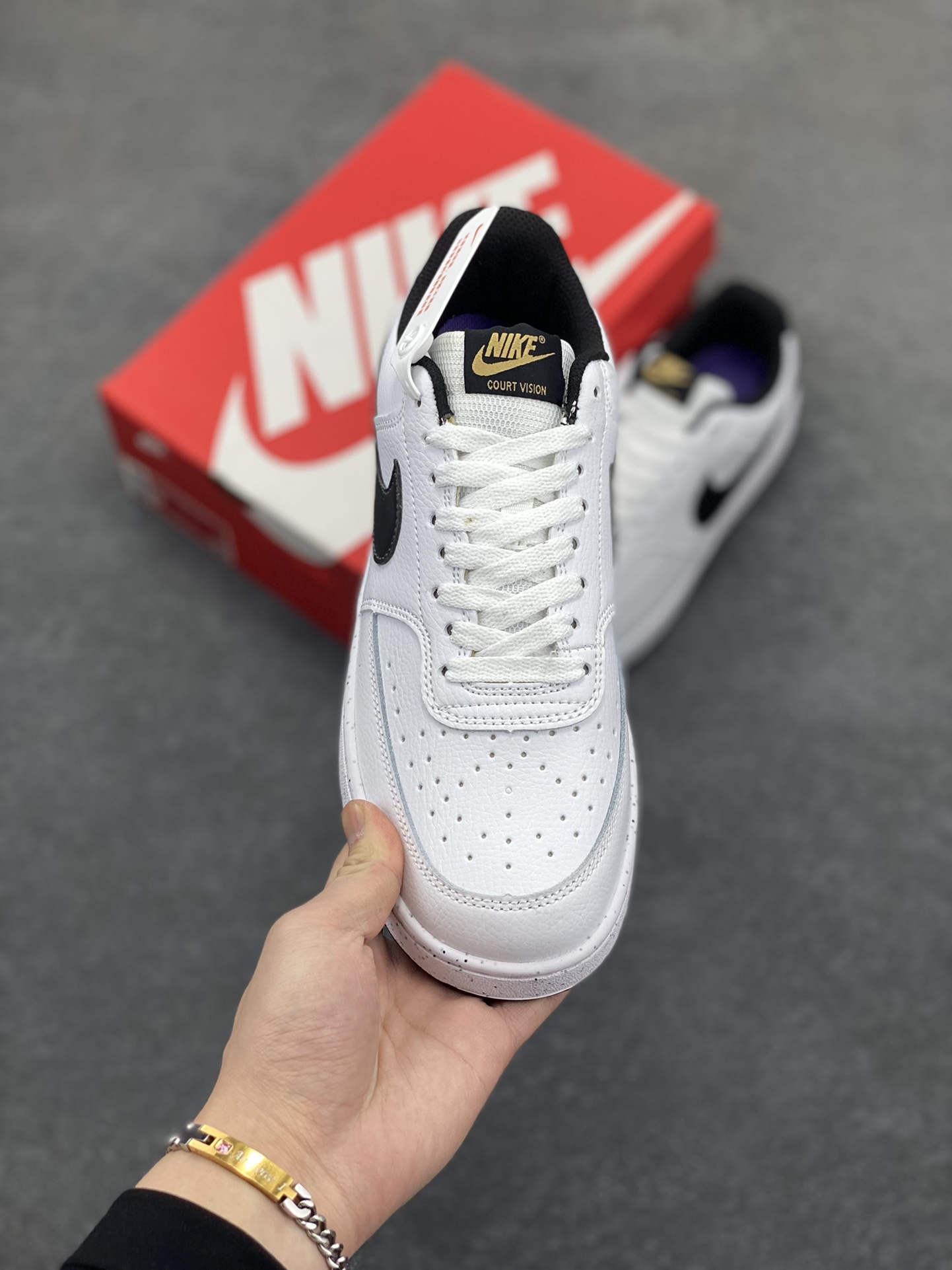 图片[2]-福利特价 Nike Court Borough 低帮百搭透气休闲运动板鞋男女鞋 经典耐用的设计，兼顾舒适脚感和出众风范，演绎匠心之作。结构性的支撑贴合感结合复古篮球设计，塑就场外全明星风范。 货号：DV1899-100 尺码：36 36.5 37.5 38 38.5 39 40 40.5 4142 42.5 43 44 44.5 45-选品中心