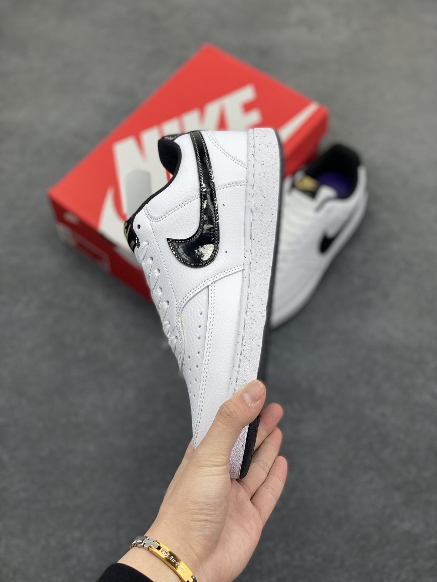 图片[3]-福利特价 Nike Court Borough 低帮百搭透气休闲运动板鞋男女鞋 经典耐用的设计，兼顾舒适脚感和出众风范，演绎匠心之作。结构性的支撑贴合感结合复古篮球设计，塑就场外全明星风范。 货号：DV1899-100 尺码：36 36.5 37.5 38 38.5 39 40 40.5 4142 42.5 43 44 44.5 45-选品中心