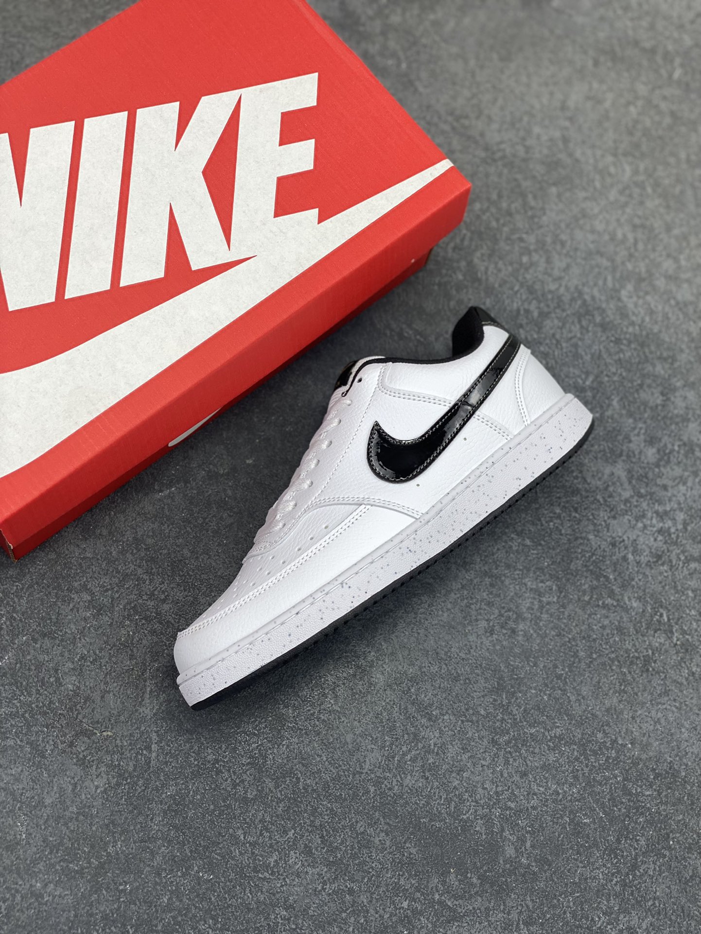 图片[7]-福利特价 Nike Court Borough 低帮百搭透气休闲运动板鞋男女鞋 经典耐用的设计，兼顾舒适脚感和出众风范，演绎匠心之作。结构性的支撑贴合感结合复古篮球设计，塑就场外全明星风范。 货号：DV1899-100 尺码：36 36.5 37.5 38 38.5 39 40 40.5 4142 42.5 43 44 44.5 45-选品中心