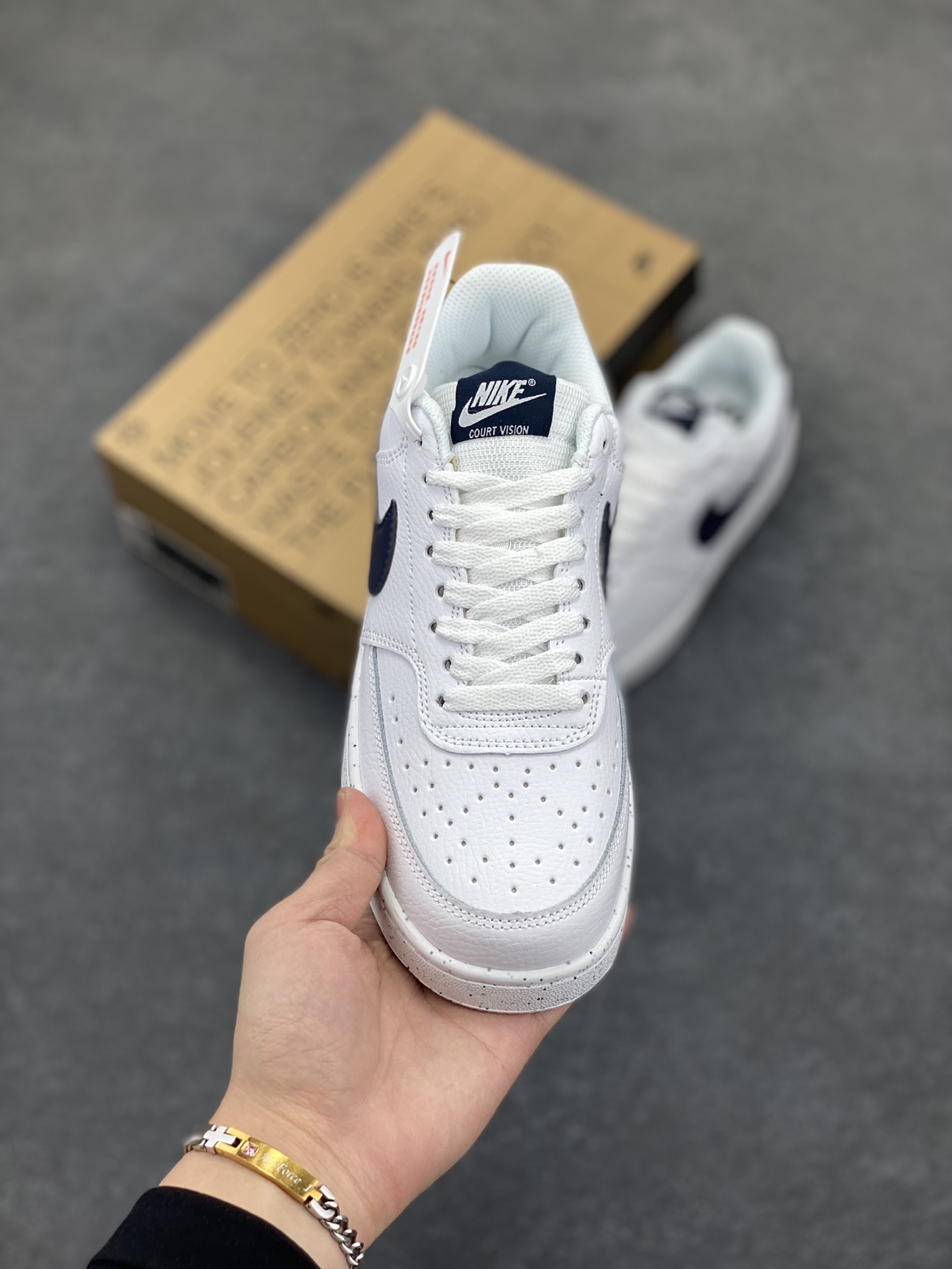 图片[2]-福利特价 Nike Court Borough 低帮百搭透气休闲运动板鞋男女鞋 经典耐用的设计，兼顾舒适脚感和出众风范，演绎匠心之作。结构性的支撑贴合感结合复古篮球设计，塑就场外全明星风范。 货号：DH2987-106 尺码：36 36.5 37.5 38 38.5 39 40 40.5 4142 42.5 43 44 44.5 45-选品中心