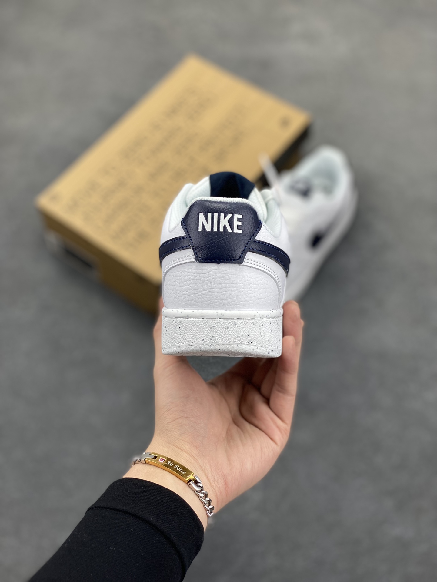 图片[4]-福利特价 Nike Court Borough 低帮百搭透气休闲运动板鞋男女鞋 经典耐用的设计，兼顾舒适脚感和出众风范，演绎匠心之作。结构性的支撑贴合感结合复古篮球设计，塑就场外全明星风范。 货号：DH2987-106 尺码：36 36.5 37.5 38 38.5 39 40 40.5 4142 42.5 43 44 44.5 45-选品中心