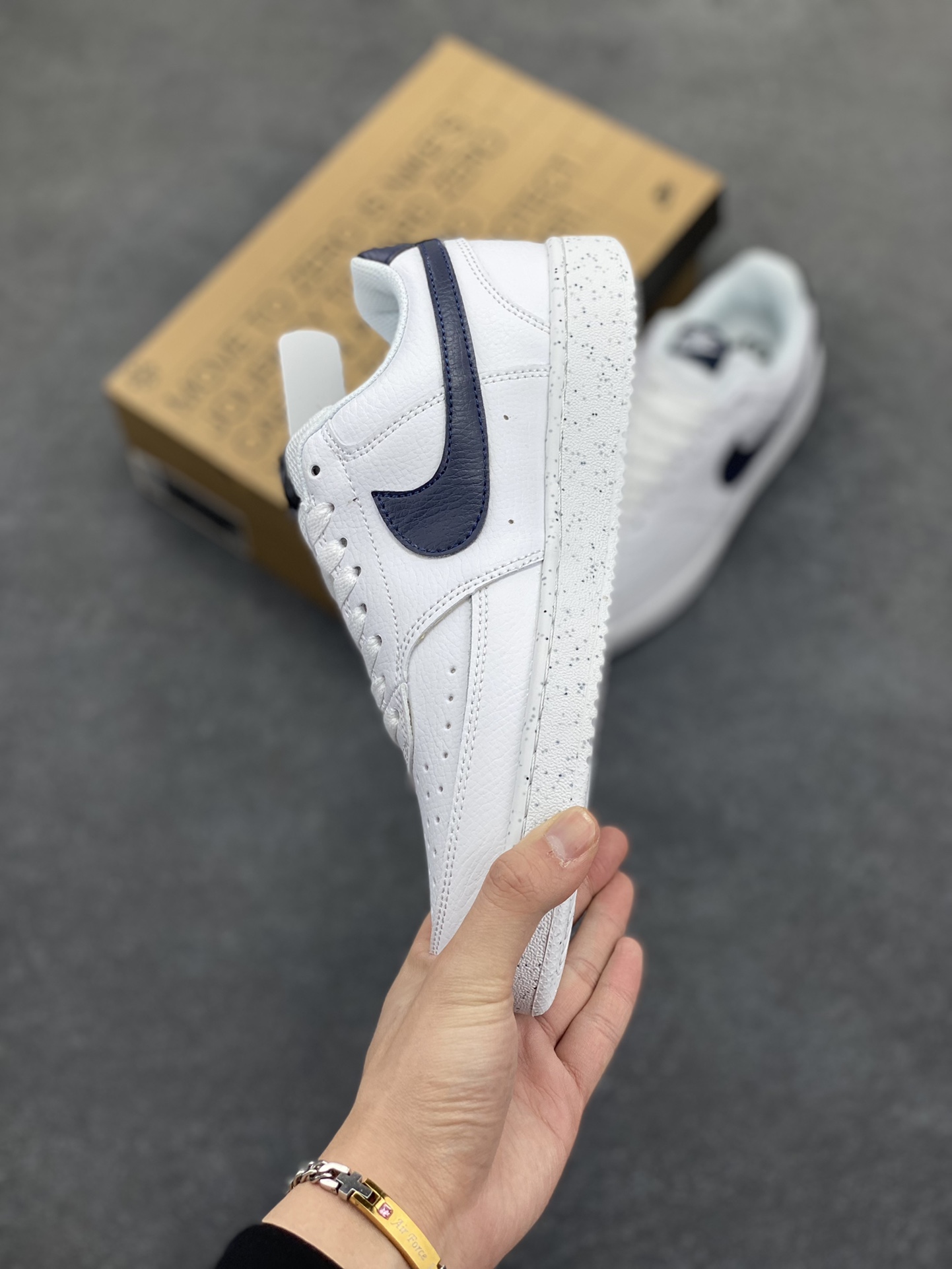 图片[3]-福利特价 Nike Court Borough 低帮百搭透气休闲运动板鞋男女鞋 经典耐用的设计，兼顾舒适脚感和出众风范，演绎匠心之作。结构性的支撑贴合感结合复古篮球设计，塑就场外全明星风范。 货号：DH2987-106 尺码：36 36.5 37.5 38 38.5 39 40 40.5 4142 42.5 43 44 44.5 45-选品中心