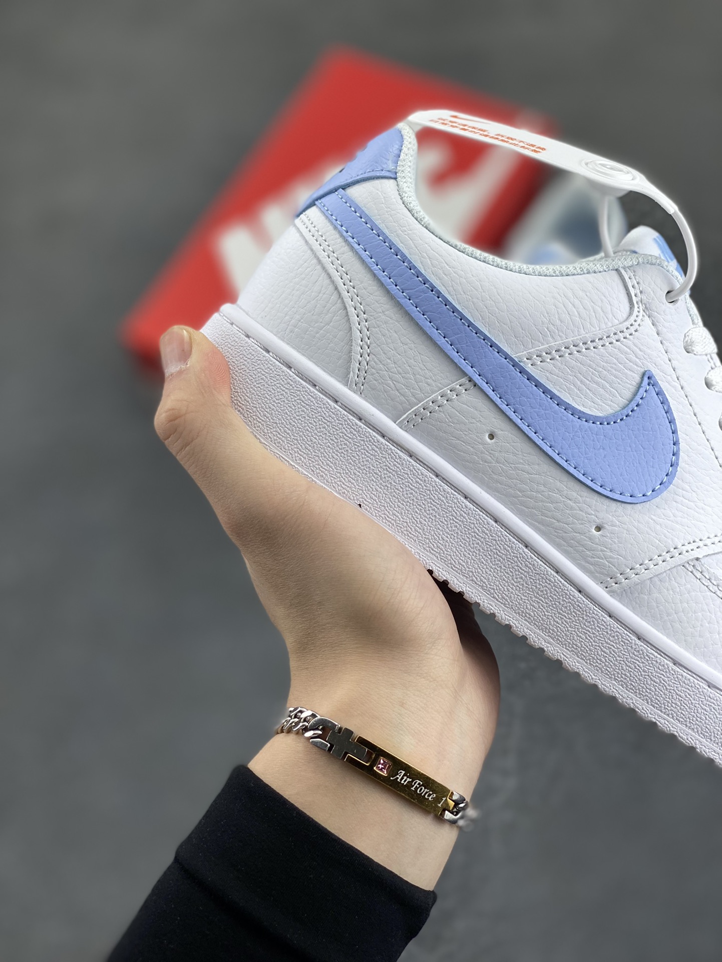 图片[6]-福利特价 Nike Court Borough 低帮百搭透气休闲运动板鞋男女鞋 经典耐用的设计，兼顾舒适脚感和出众风范，演绎匠心之作。结构性的支撑贴合感结合复古篮球设计，塑就场外全明星风范。 货号：CD5434-115 尺码：36 36.5 37.5 38 38.5 39 40 40.5 4142 42.5 43 44 44.5 45-选品中心