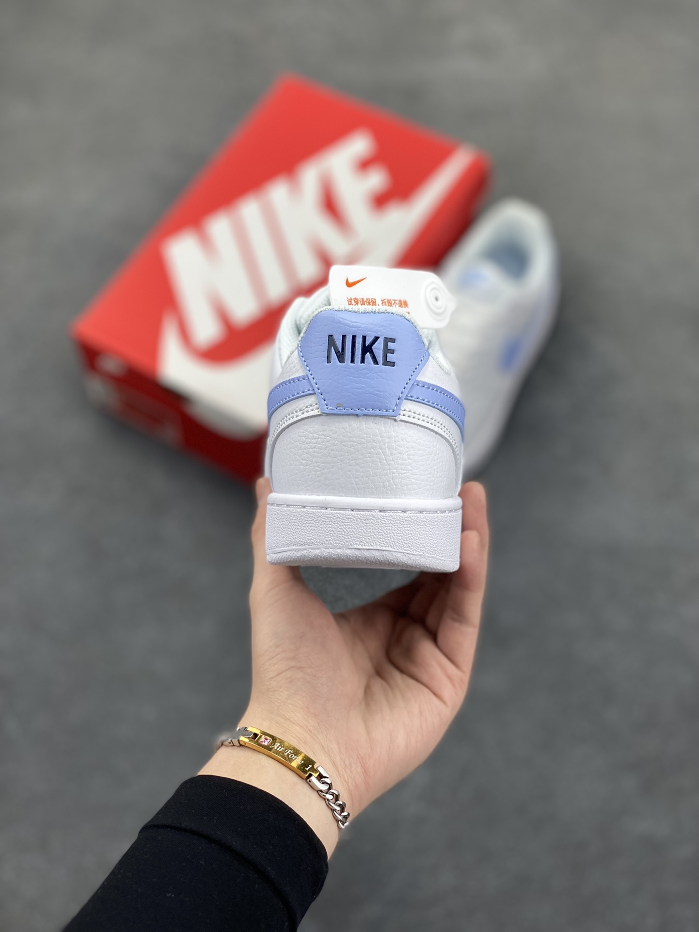 图片[4]-福利特价 Nike Court Borough 低帮百搭透气休闲运动板鞋男女鞋 经典耐用的设计，兼顾舒适脚感和出众风范，演绎匠心之作。结构性的支撑贴合感结合复古篮球设计，塑就场外全明星风范。 货号：CD5434-115 尺码：36 36.5 37.5 38 38.5 39 40 40.5 4142 42.5 43 44 44.5 45-选品中心