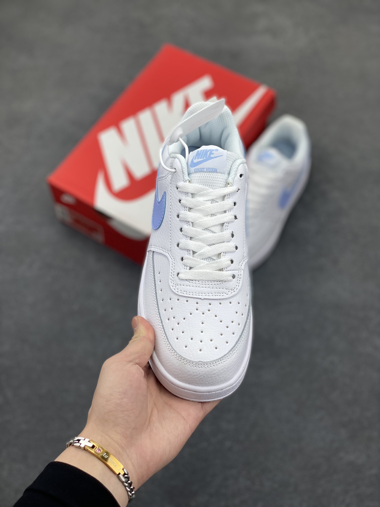 图片[2]-福利特价 Nike Court Borough 低帮百搭透气休闲运动板鞋男女鞋 经典耐用的设计，兼顾舒适脚感和出众风范，演绎匠心之作。结构性的支撑贴合感结合复古篮球设计，塑就场外全明星风范。 货号：CD5434-115 尺码：36 36.5 37.5 38 38.5 39 40 40.5 4142 42.5 43 44 44.5 45-选品中心