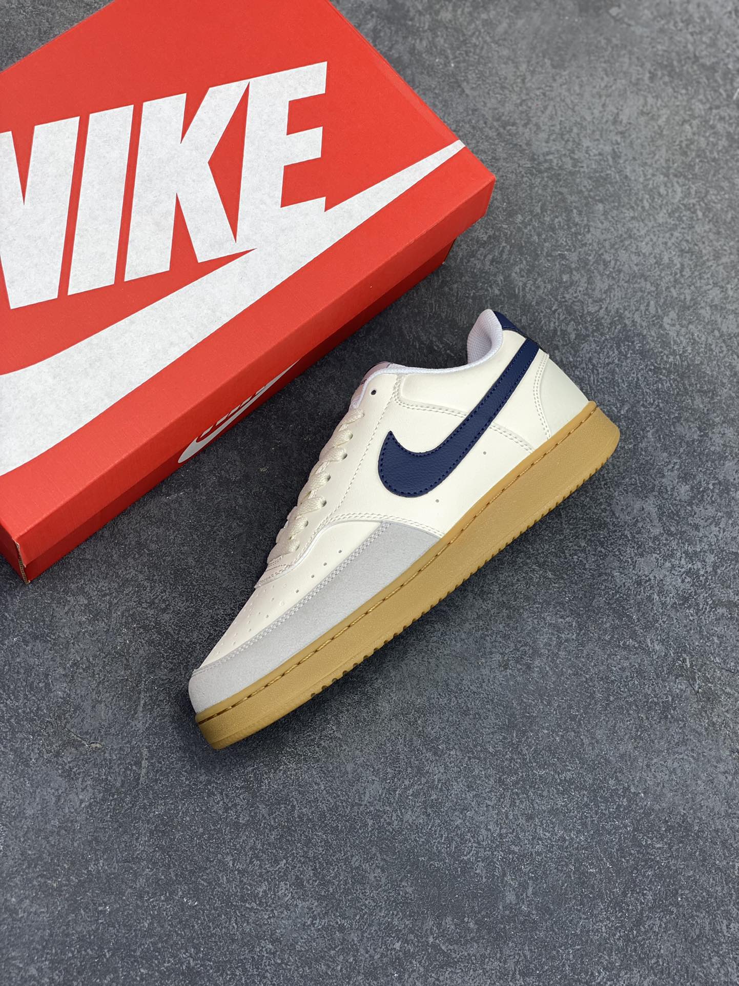 图片[7]-福利特价 Nike Court Borough 低帮百搭透气休闲运动板鞋男女鞋 经典耐用的设计，兼顾舒适脚感和出众风范，演绎匠心之作。结构性的支撑贴合感结合复古篮球设计，塑就场外全明星风范。 货号：HF1068-133 尺码：36 36.5 37.5 38 38.5 39 40 40.5 4142 42.5 43 44 44.5 45-选品中心