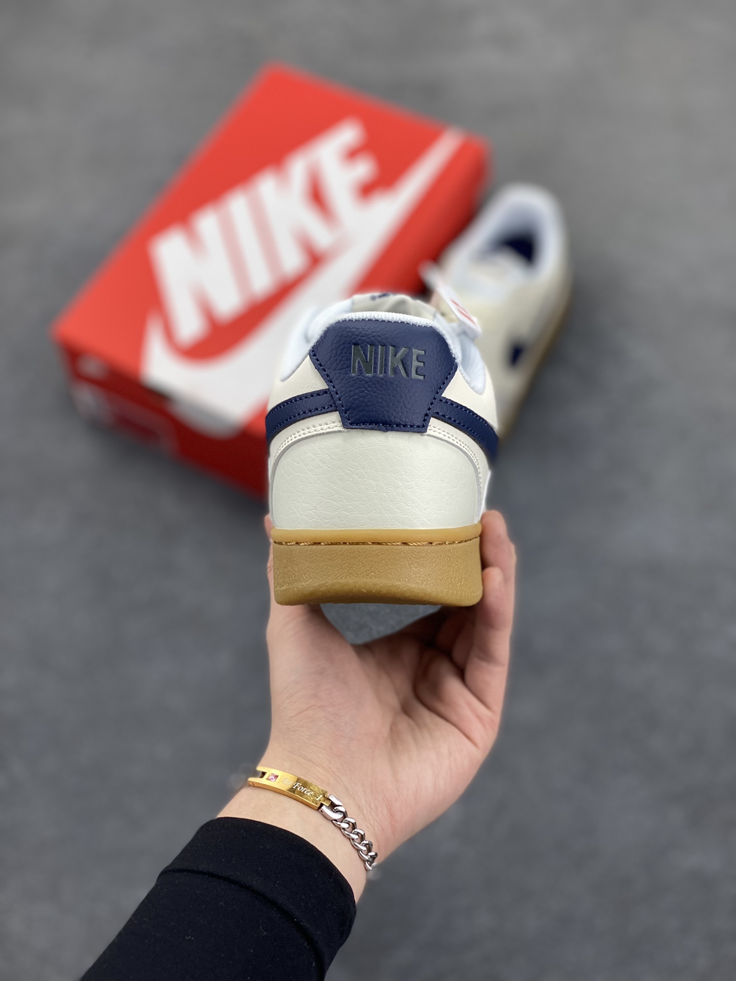 图片[4]-福利特价 Nike Court Borough 低帮百搭透气休闲运动板鞋男女鞋 经典耐用的设计，兼顾舒适脚感和出众风范，演绎匠心之作。结构性的支撑贴合感结合复古篮球设计，塑就场外全明星风范。 货号：HF1068-133 尺码：36 36.5 37.5 38 38.5 39 40 40.5 4142 42.5 43 44 44.5 45-选品中心