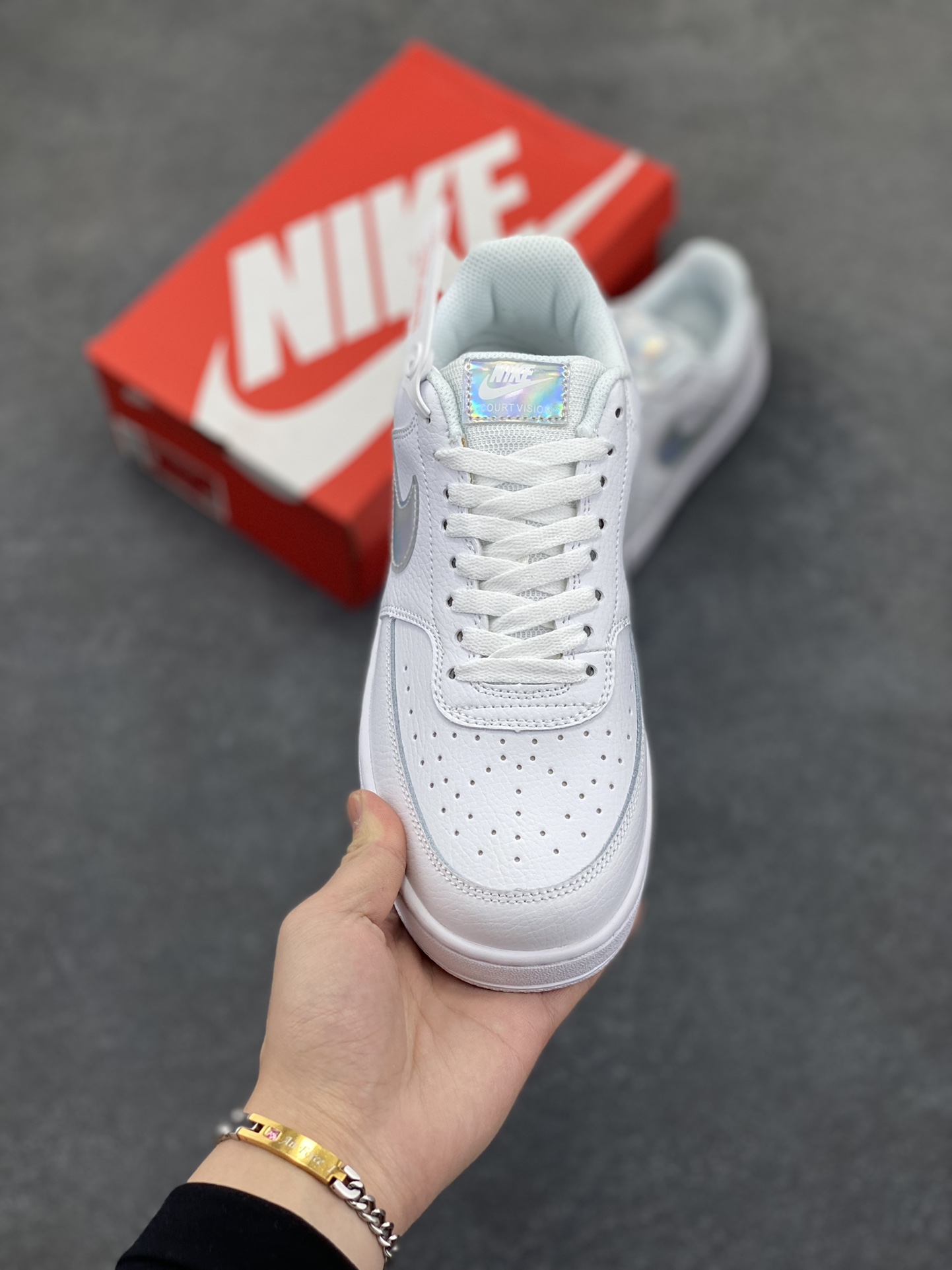 图片[2]-福利特价 Nike Court Borough 低帮百搭透气休闲运动板鞋男女鞋 经典耐用的设计，兼顾舒适脚感和出众风范，演绎匠心之作。结构性的支撑贴合感结合复古篮球设计，塑就场外全明星风范。 货号：CW5596-100 尺码：36 36.5 37.5 38 38.5 39 40 40.5 4142 42.5 43 44 44.5 45-选品中心