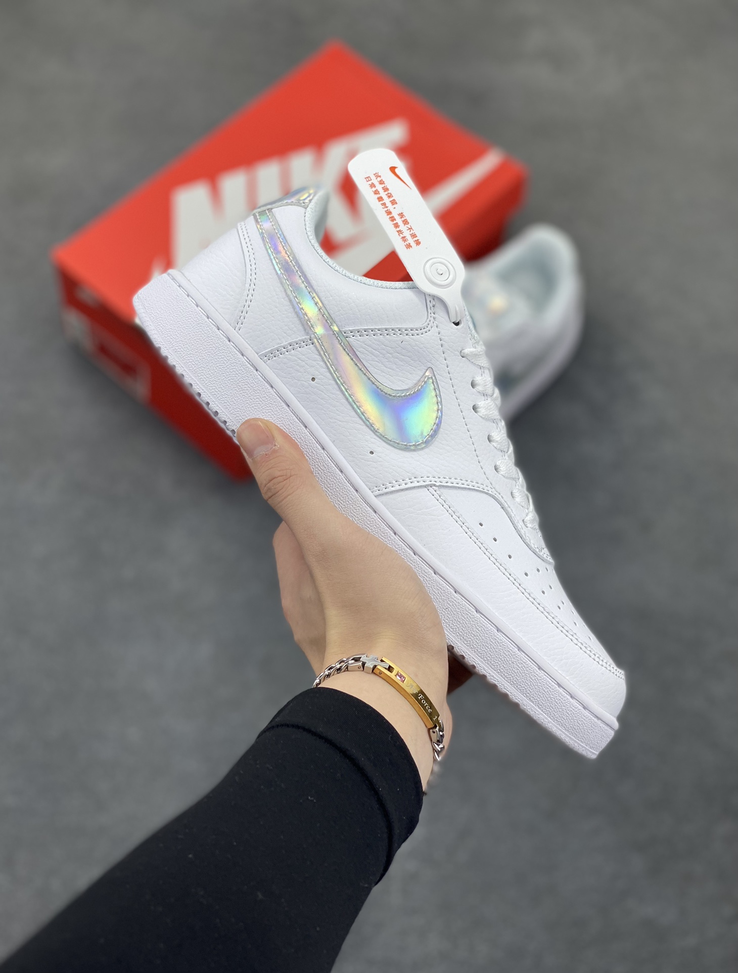 福利特价 Nike Court Borough 低帮百搭透气休闲运动板鞋男女鞋 经典耐用的设计,兼顾舒适脚感和出众风范,演绎匠心之作。结构性的支撑贴合感结合复古篮球设计,塑就场外全明星风范。 货号:CW5596-100 尺码:36 36.5 37.5 38 38.5 39 40 40.5 4142 42.5 43 44 44.5 45-选品中心