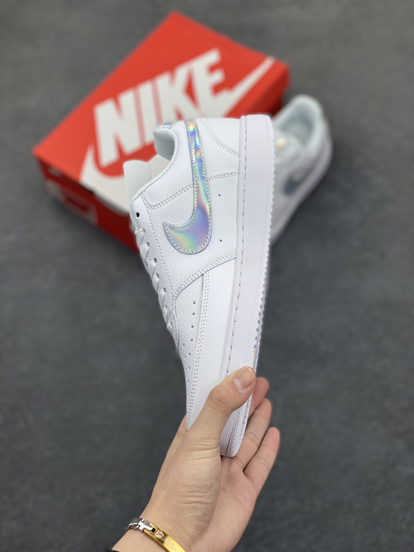 图片[3]-福利特价 Nike Court Borough 低帮百搭透气休闲运动板鞋男女鞋 经典耐用的设计，兼顾舒适脚感和出众风范，演绎匠心之作。结构性的支撑贴合感结合复古篮球设计，塑就场外全明星风范。 货号：CW5596-100 尺码：36 36.5 37.5 38 38.5 39 40 40.5 4142 42.5 43 44 44.5 45-选品中心