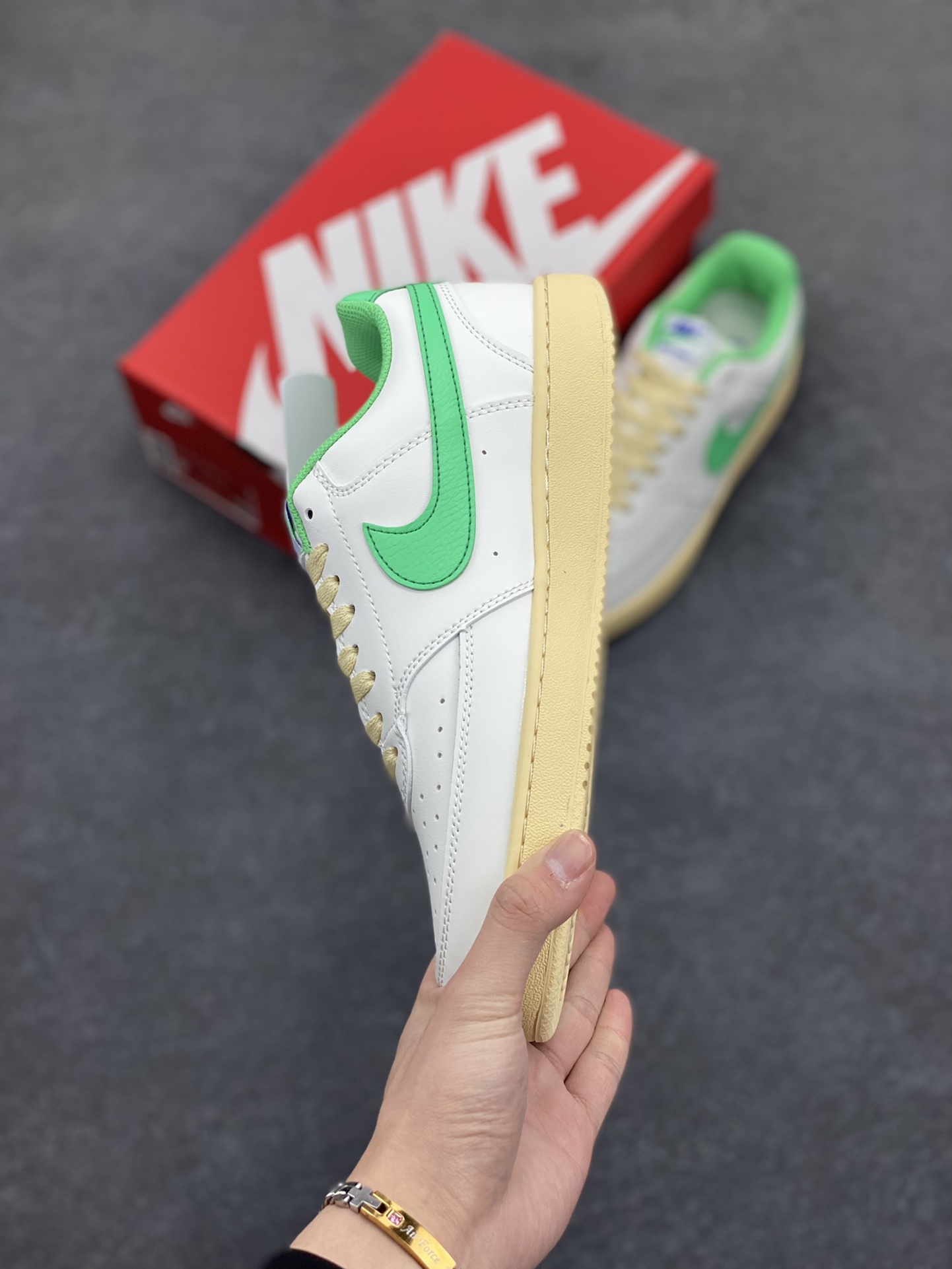 图片[3]-福利特价 Nike Court Borough 低帮百搭透气休闲运动板鞋男女鞋 经典耐用的设计，兼顾舒适脚感和出众风范，演绎匠心之作。结构性的支撑贴合感结合复古篮球设计，塑就场外全明星风范。 货号：FJ5437-133 尺码：36 36.5 37.5 38 38.5 39 40 40.5 4142 42.5 43 44 44.5 45-选品中心