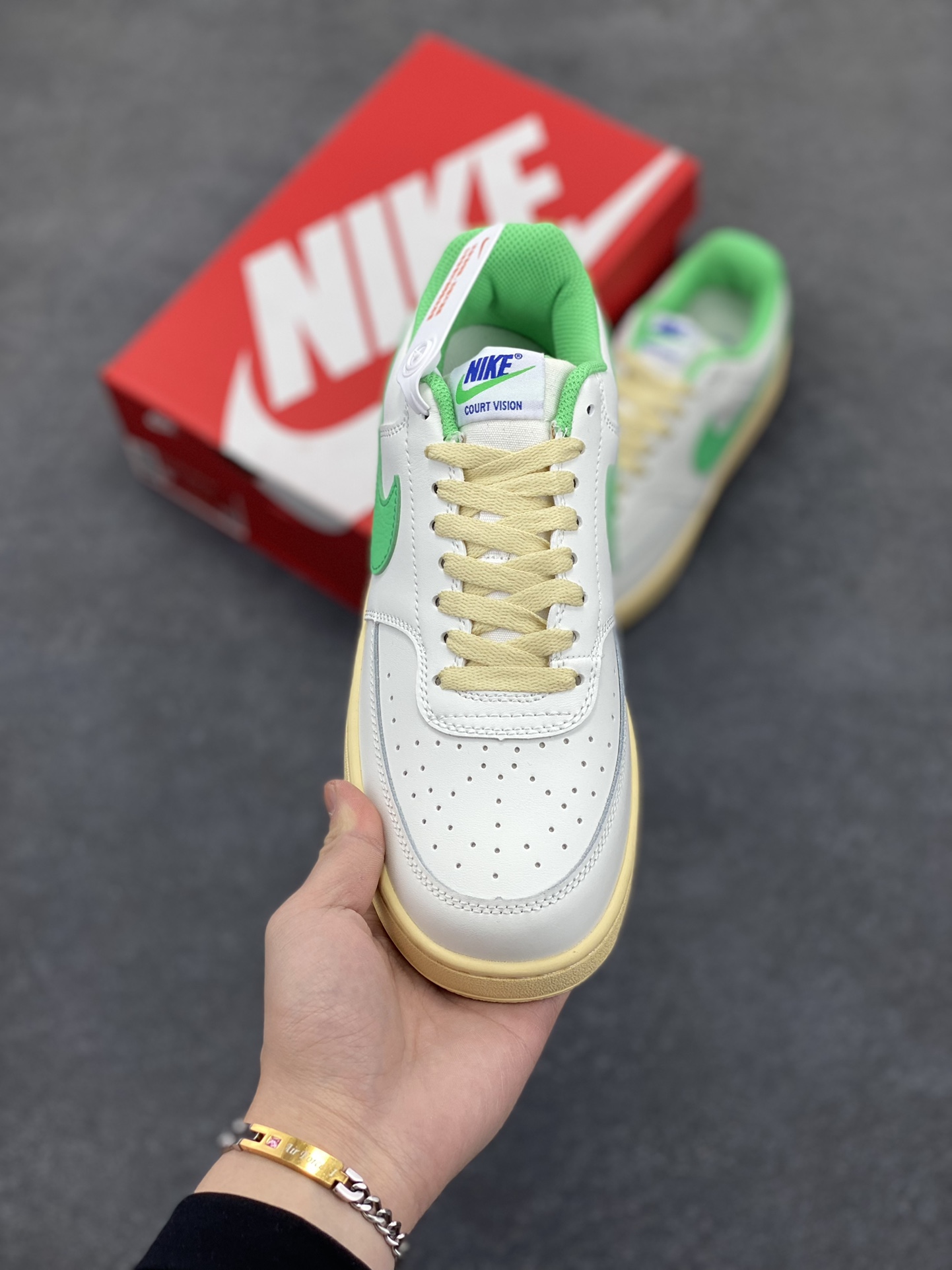 图片[2]-福利特价 Nike Court Borough 低帮百搭透气休闲运动板鞋男女鞋 经典耐用的设计，兼顾舒适脚感和出众风范，演绎匠心之作。结构性的支撑贴合感结合复古篮球设计，塑就场外全明星风范。 货号：FJ5437-133 尺码：36 36.5 37.5 38 38.5 39 40 40.5 4142 42.5 43 44 44.5 45-选品中心