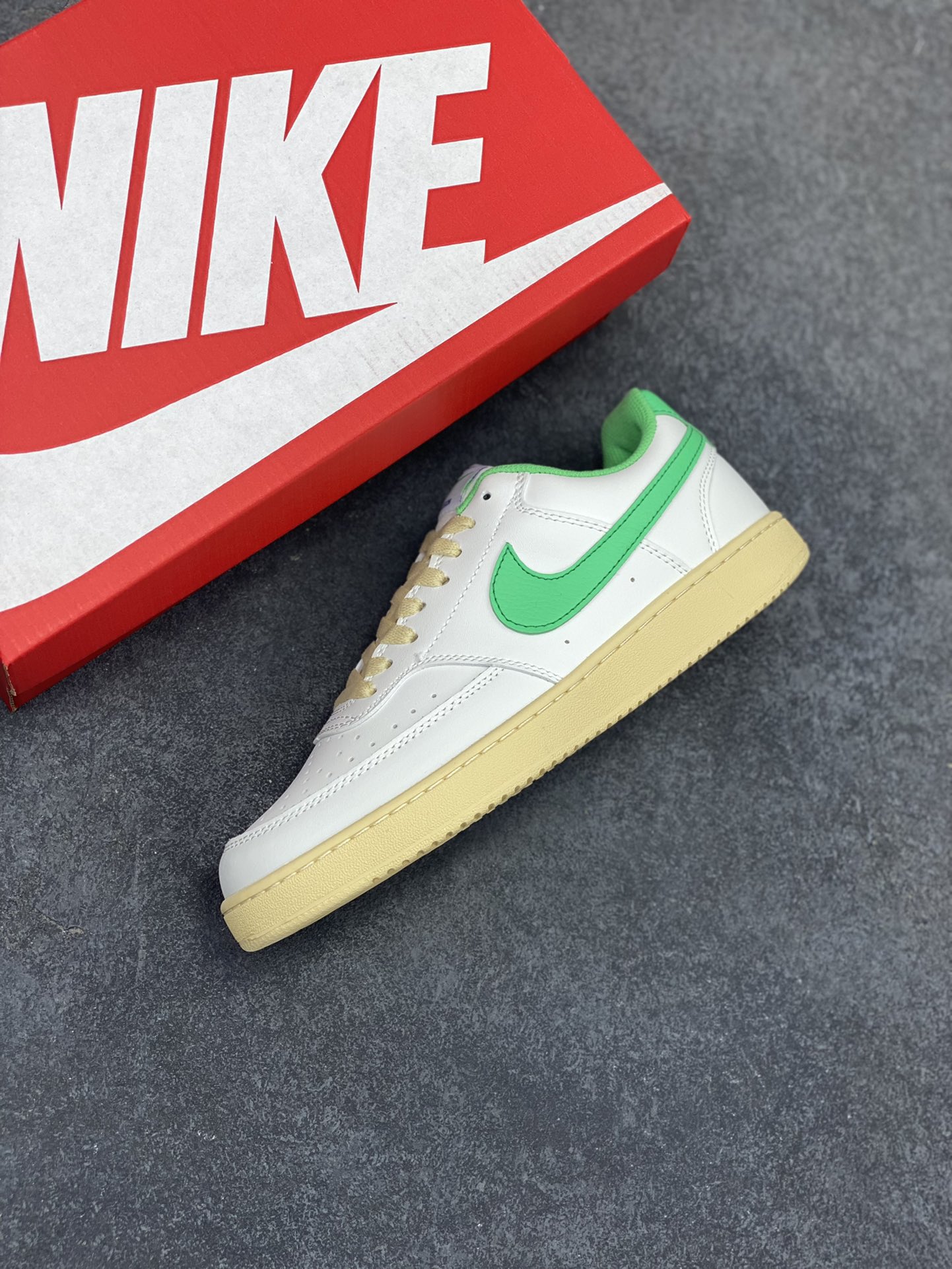 图片[7]-福利特价 Nike Court Borough 低帮百搭透气休闲运动板鞋男女鞋 经典耐用的设计，兼顾舒适脚感和出众风范，演绎匠心之作。结构性的支撑贴合感结合复古篮球设计，塑就场外全明星风范。 货号：FJ5437-133 尺码：36 36.5 37.5 38 38.5 39 40 40.5 4142 42.5 43 44 44.5 45-选品中心