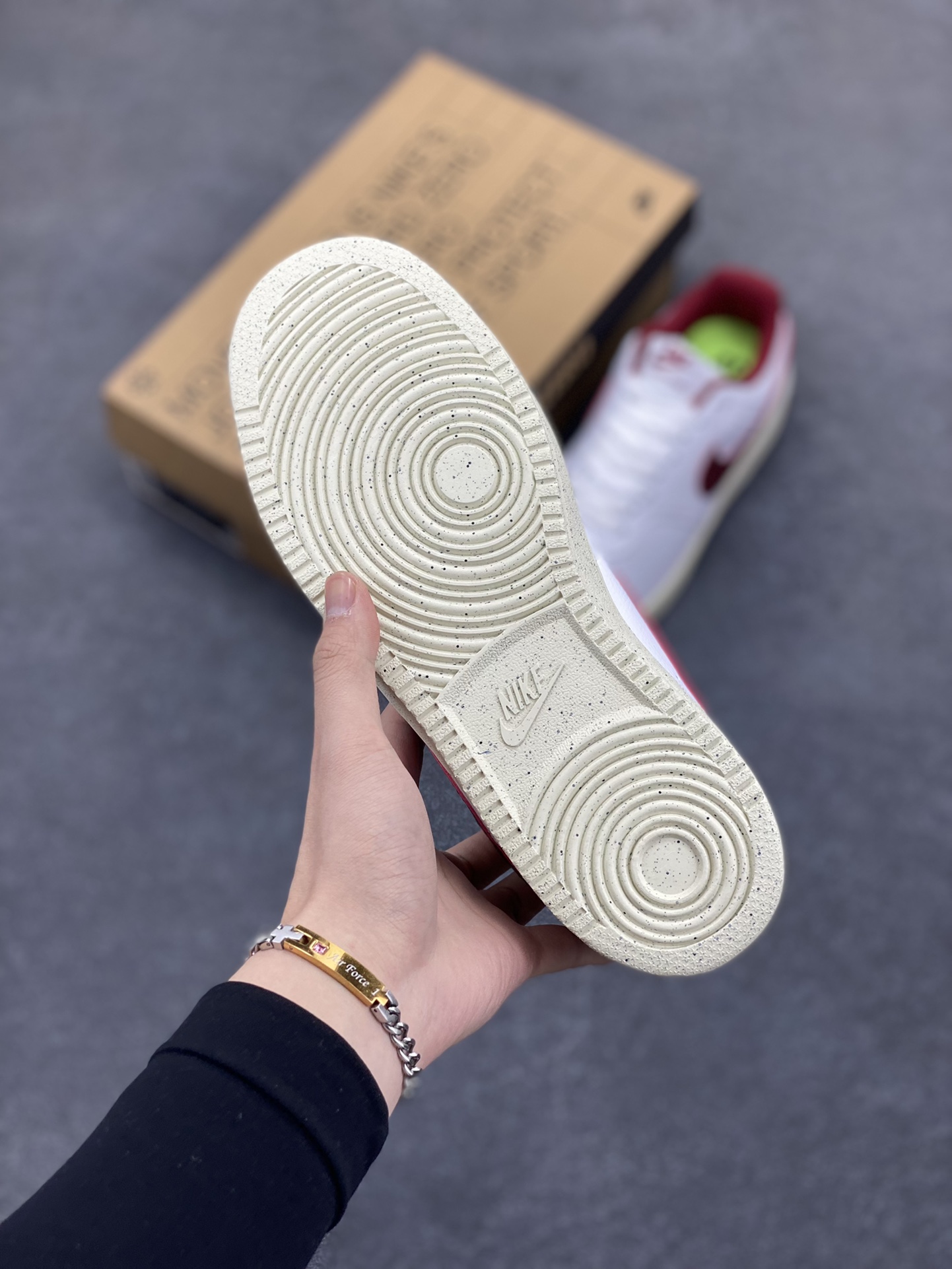 图片[5]-福利特价 Nike Court Borough 低帮百搭透气休闲运动板鞋男女鞋 经典耐用的设计，兼顾舒适脚感和出众风范，演绎匠心之作。结构性的支撑贴合感结合复古篮球设计，塑就场外全明星风范。 货号：DH3158-106 尺码：36 36.5 37.5 38 38.5 39 40 40.5 4142 42.5 43 44 44.5 45-选品中心