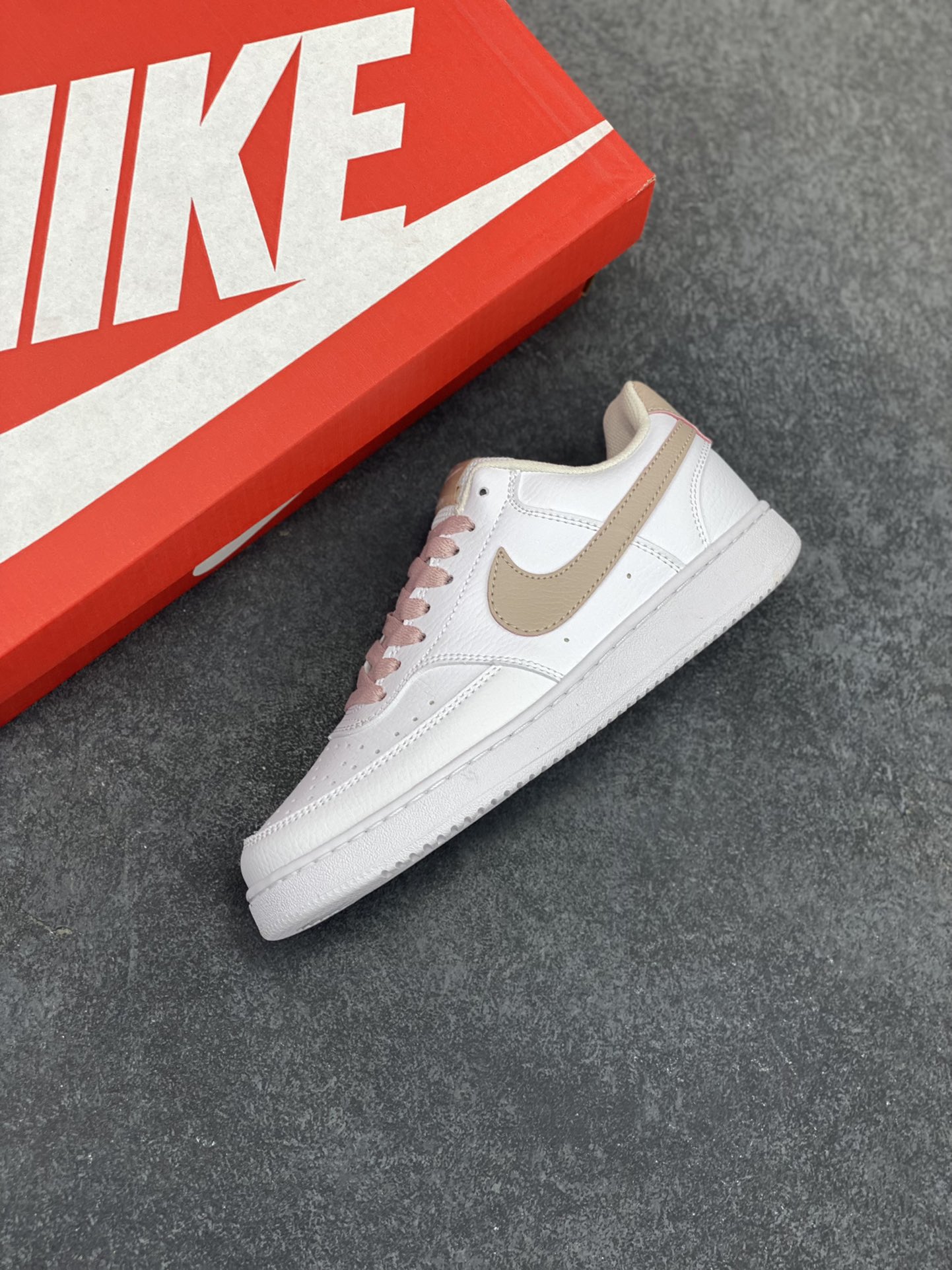 图片[7]-福利特价 Nike Court Borough 低帮百搭透气休闲运动板鞋男女鞋 经典耐用的设计，兼顾舒适脚感和出众风范，演绎匠心之作。结构性的支撑贴合感结合复古篮球设计，塑就场外全明星风范。 货号：CD5434-113 尺码：36 36.5 37.5 38 38.5 39 40 40.5 4142 42.5 43 44 44.5 45-选品中心