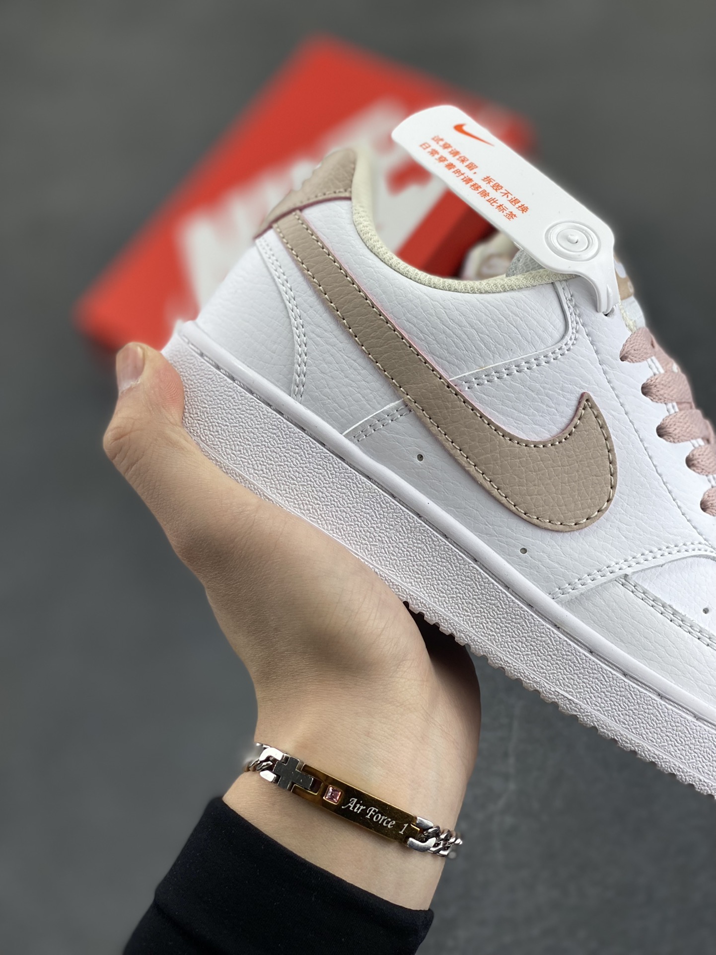 图片[6]-福利特价 Nike Court Borough 低帮百搭透气休闲运动板鞋男女鞋 经典耐用的设计，兼顾舒适脚感和出众风范，演绎匠心之作。结构性的支撑贴合感结合复古篮球设计，塑就场外全明星风范。 货号：CD5434-113 尺码：36 36.5 37.5 38 38.5 39 40 40.5 4142 42.5 43 44 44.5 45-选品中心