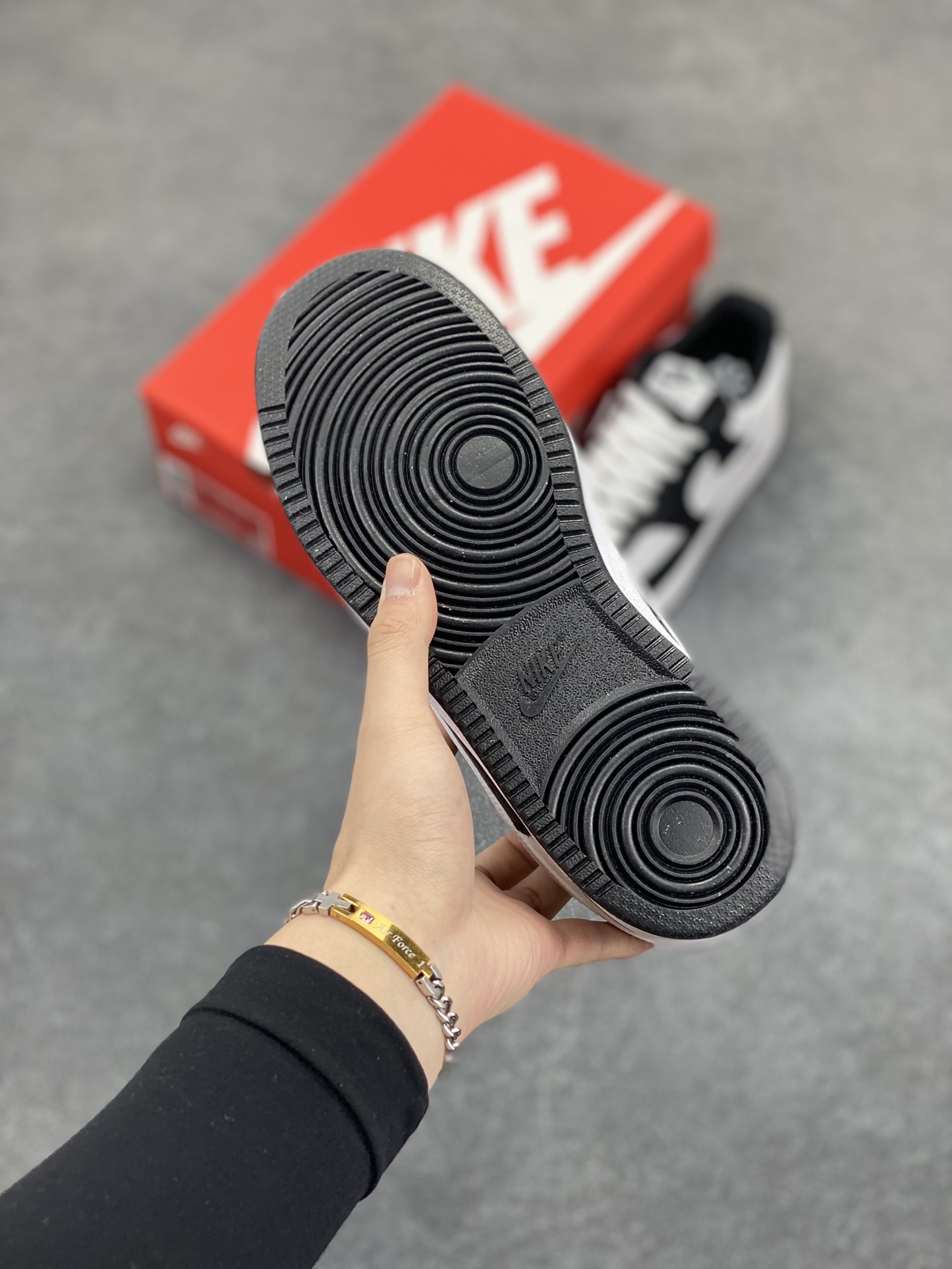 图片[5]-福利特价 Nike Court Borough 低帮百搭透气休闲运动板鞋男女鞋 经典耐用的设计，兼顾舒适脚感和出众风范，演绎匠心之作。结构性的支撑贴合感结合复古篮球设计，塑就场外全明星风范。 货号：DH3158-003 尺码：36 36.5 37.5 38 38.5 39 40 40.5 4142 42.5 43 44 44.5 45-选品中心