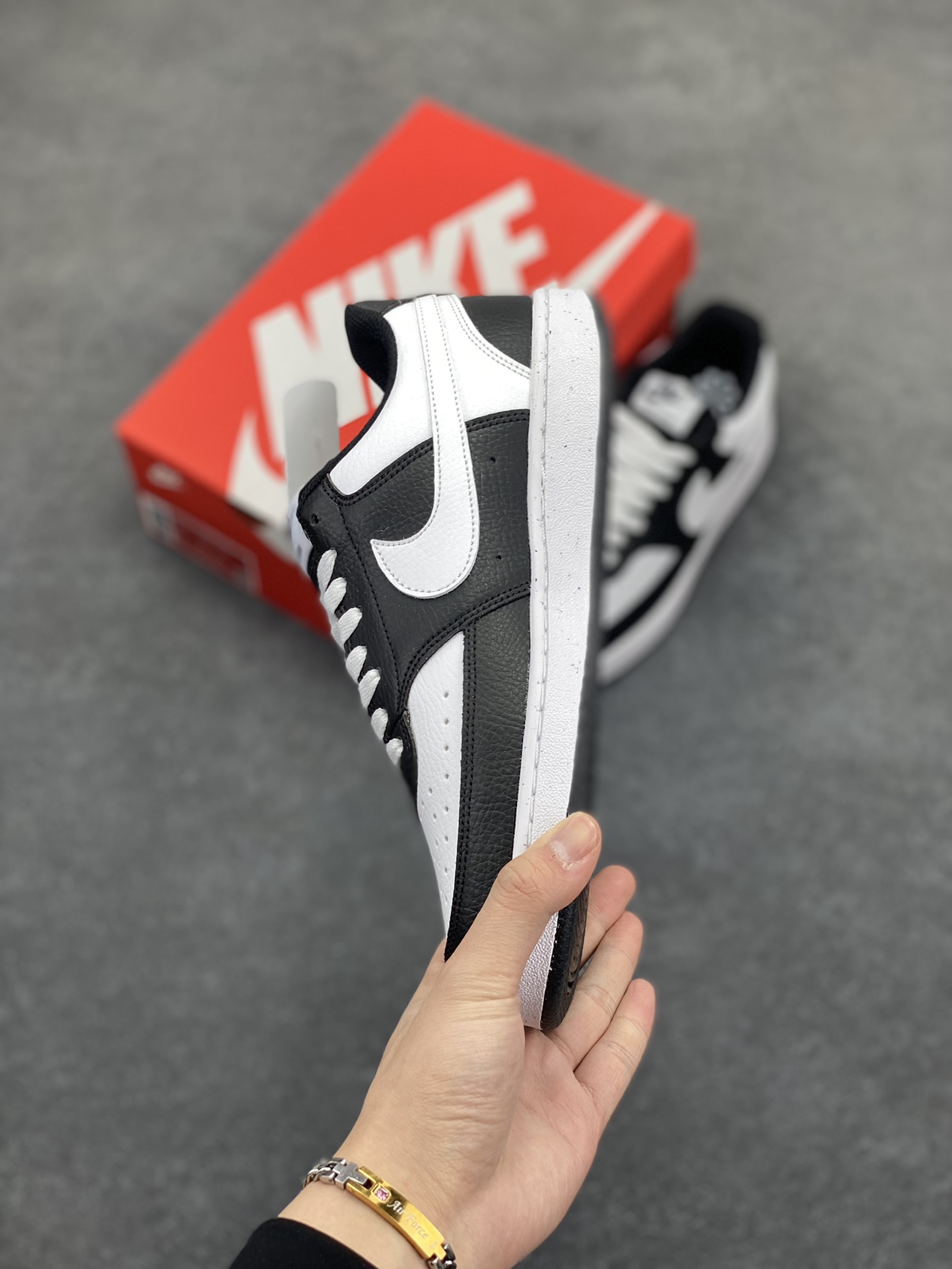 图片[3]-福利特价 Nike Court Borough 低帮百搭透气休闲运动板鞋男女鞋 经典耐用的设计，兼顾舒适脚感和出众风范，演绎匠心之作。结构性的支撑贴合感结合复古篮球设计，塑就场外全明星风范。 货号：DH3158-003 尺码：36 36.5 37.5 38 38.5 39 40 40.5 4142 42.5 43 44 44.5 45-选品中心