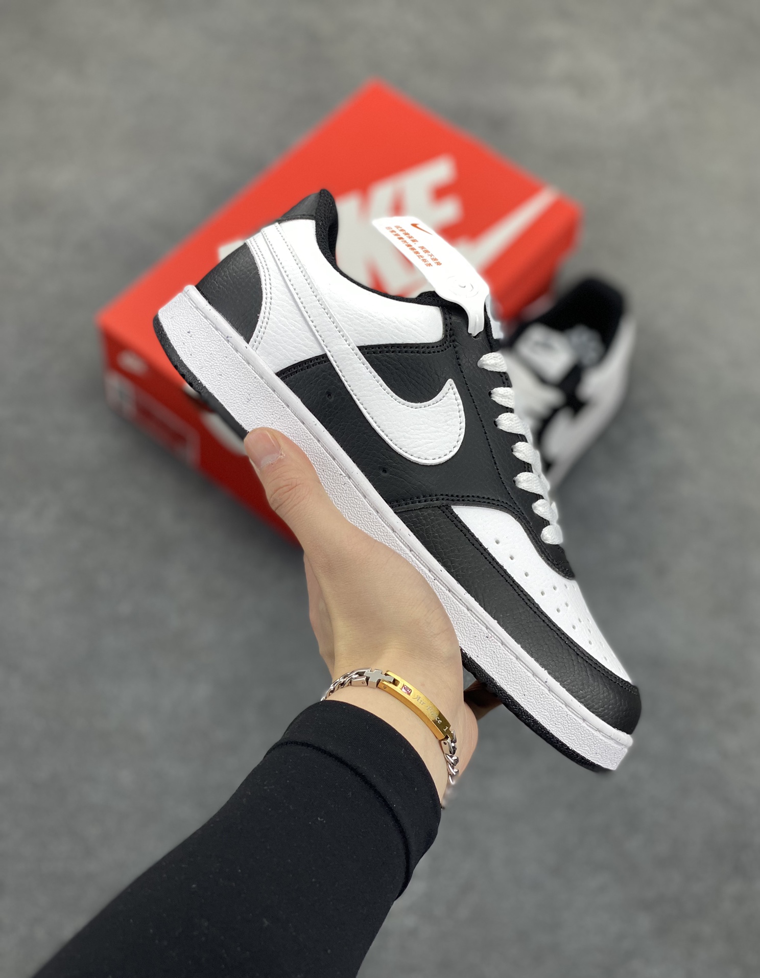 福利特价 Nike Court Borough 低帮百搭透气休闲运动板鞋男女鞋 经典耐用的设计,兼顾舒适脚感和出众风范,演绎匠心之作。结构性的支撑贴合感结合复古篮球设计,塑就场外全明星风范。 货号:DH3158-003 尺码:36 36.5 37.5 38 38.5 39 40 40.5 4142 42.5 43 44 44.5 45-选品中心