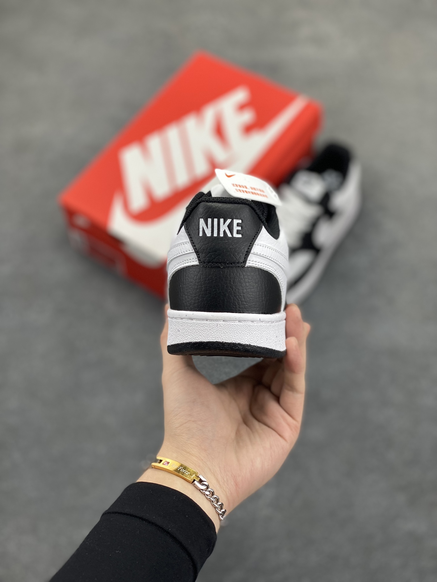 图片[4]-福利特价 Nike Court Borough 低帮百搭透气休闲运动板鞋男女鞋 经典耐用的设计，兼顾舒适脚感和出众风范，演绎匠心之作。结构性的支撑贴合感结合复古篮球设计，塑就场外全明星风范。 货号：DH3158-003 尺码：36 36.5 37.5 38 38.5 39 40 40.5 4142 42.5 43 44 44.5 45-选品中心