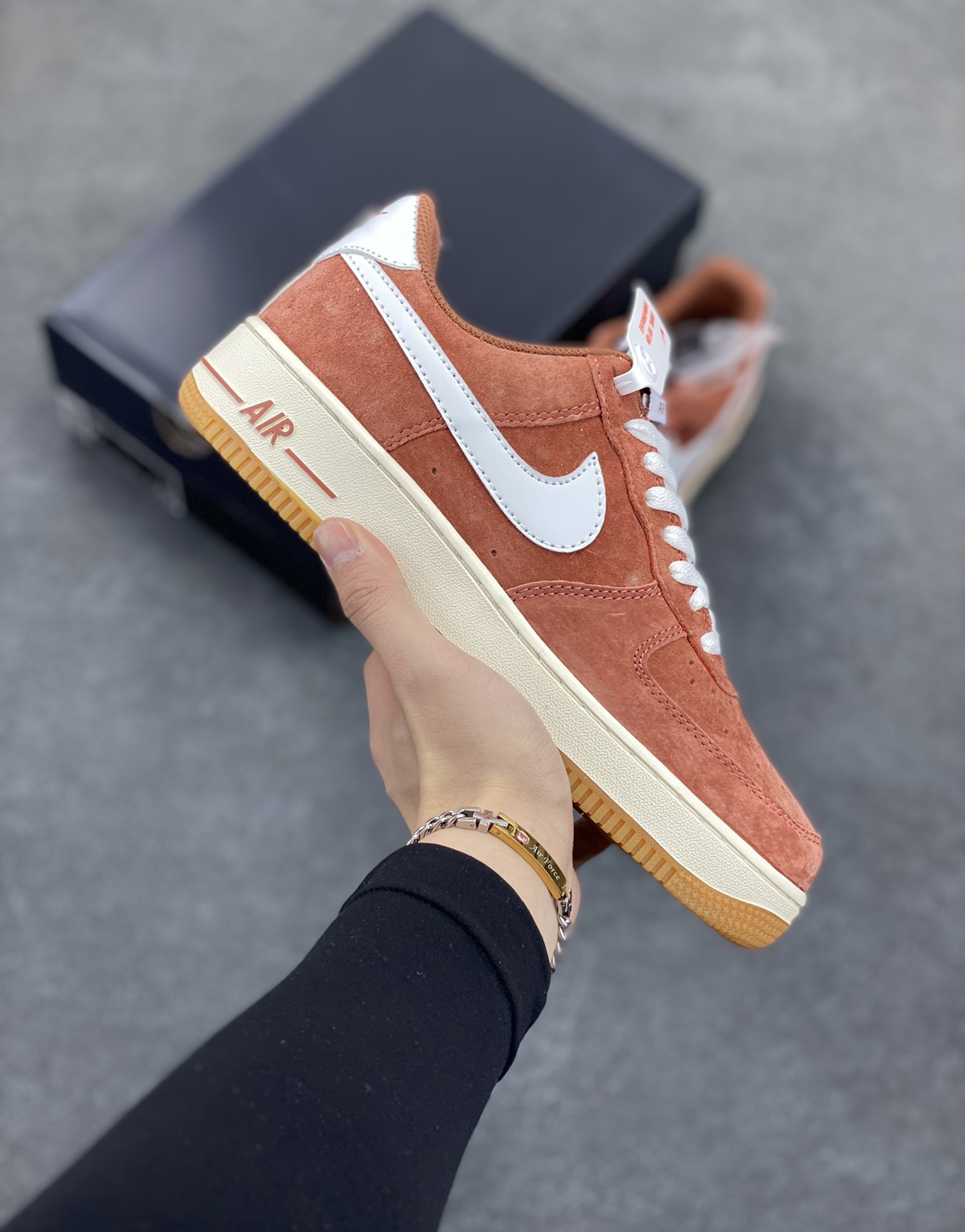 福利特价   Nike Air Force 1 Low 白橙 麂皮低帮空军一号休闲板鞋 定制皮料 原楦原纸板 纯正空军版型 高清洁度 内置全掌气垫 货号:AV0383-221 尺码:36 36.5 37.5 38 38.5 39 40 40.5 41 42 42.5 43 44 44.5 45-选品中心
