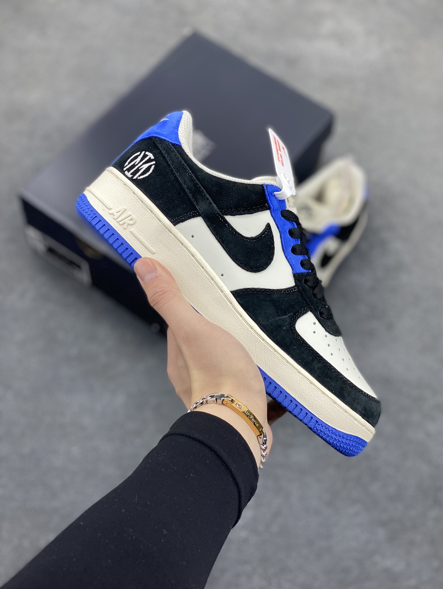 福利特价  Nike Air Force 1 Low ’07 曼巴联名 麂皮空军一号低帮休闲板鞋 原厂麂皮 原楦原纸板 纯正版型 正品NFC感应芯片 高清洁度 内置全掌气垫 货号：AV0383-231 尺码：36 36.5 37.5 38 38.5 39 40 40.5 41 42 42.5 43 44 44.5 45-选品中心